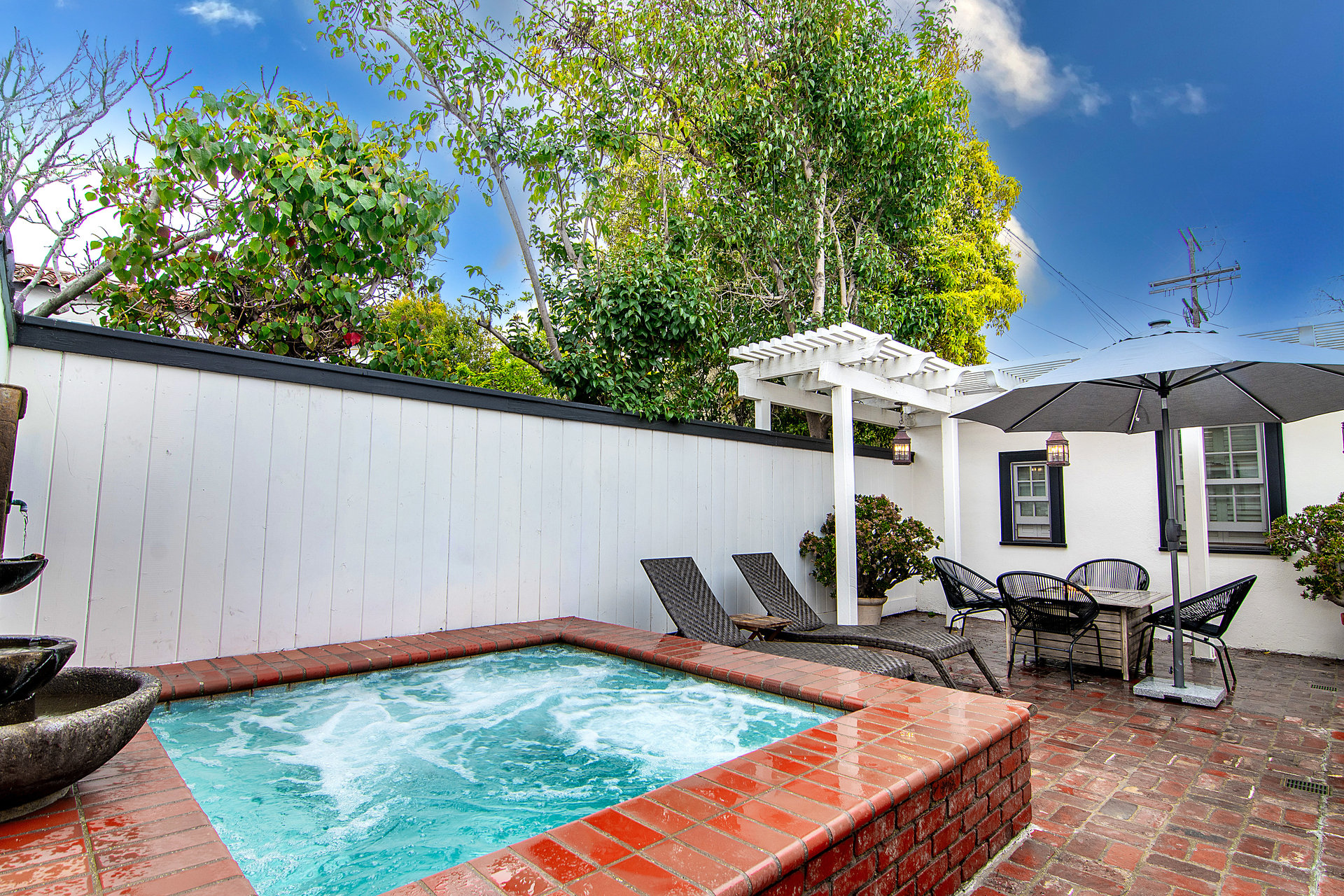 Sanctuary Paradise, N Citrus Ave, 90036