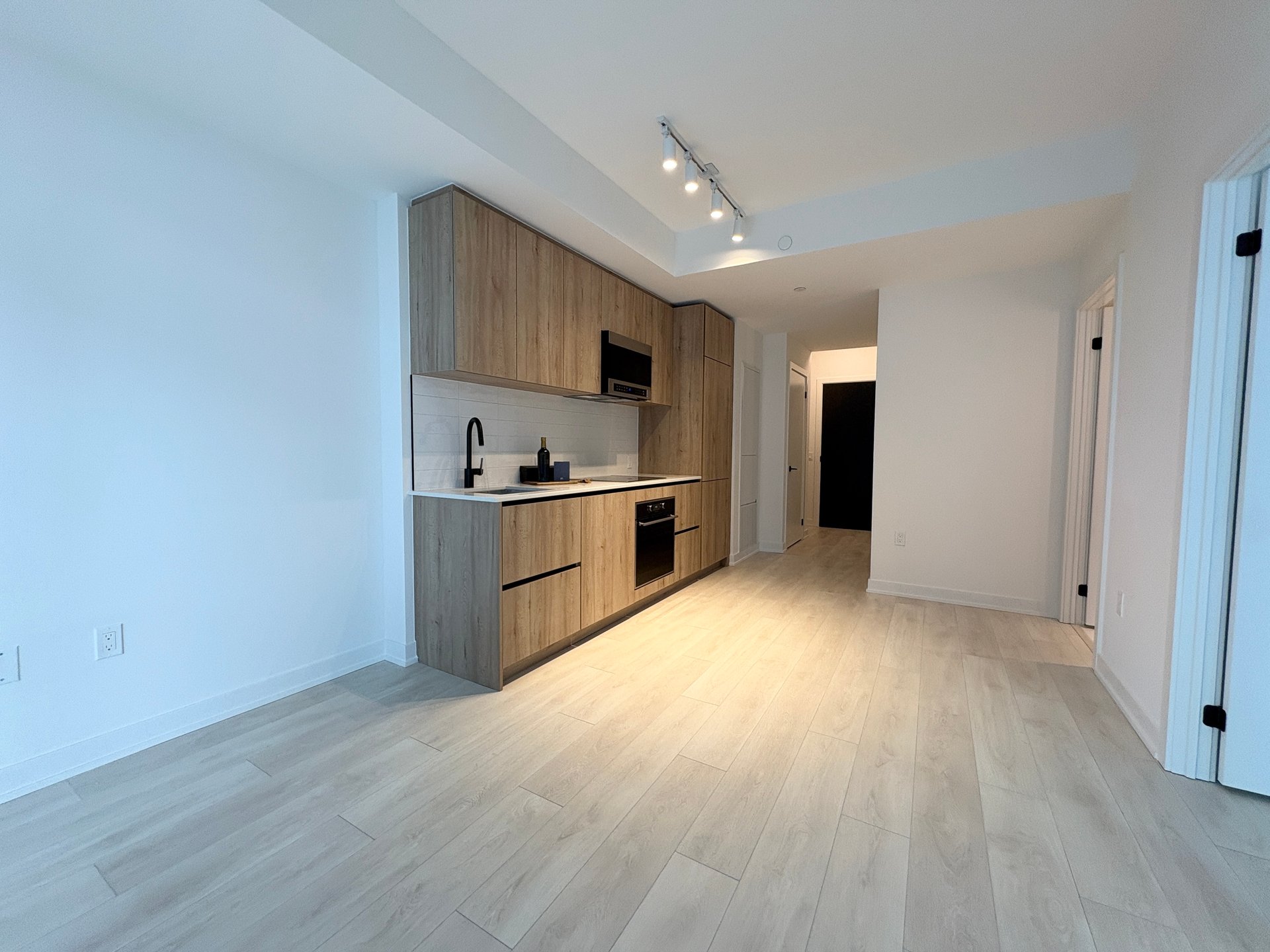117 Broadway Ave W Unit: 2401