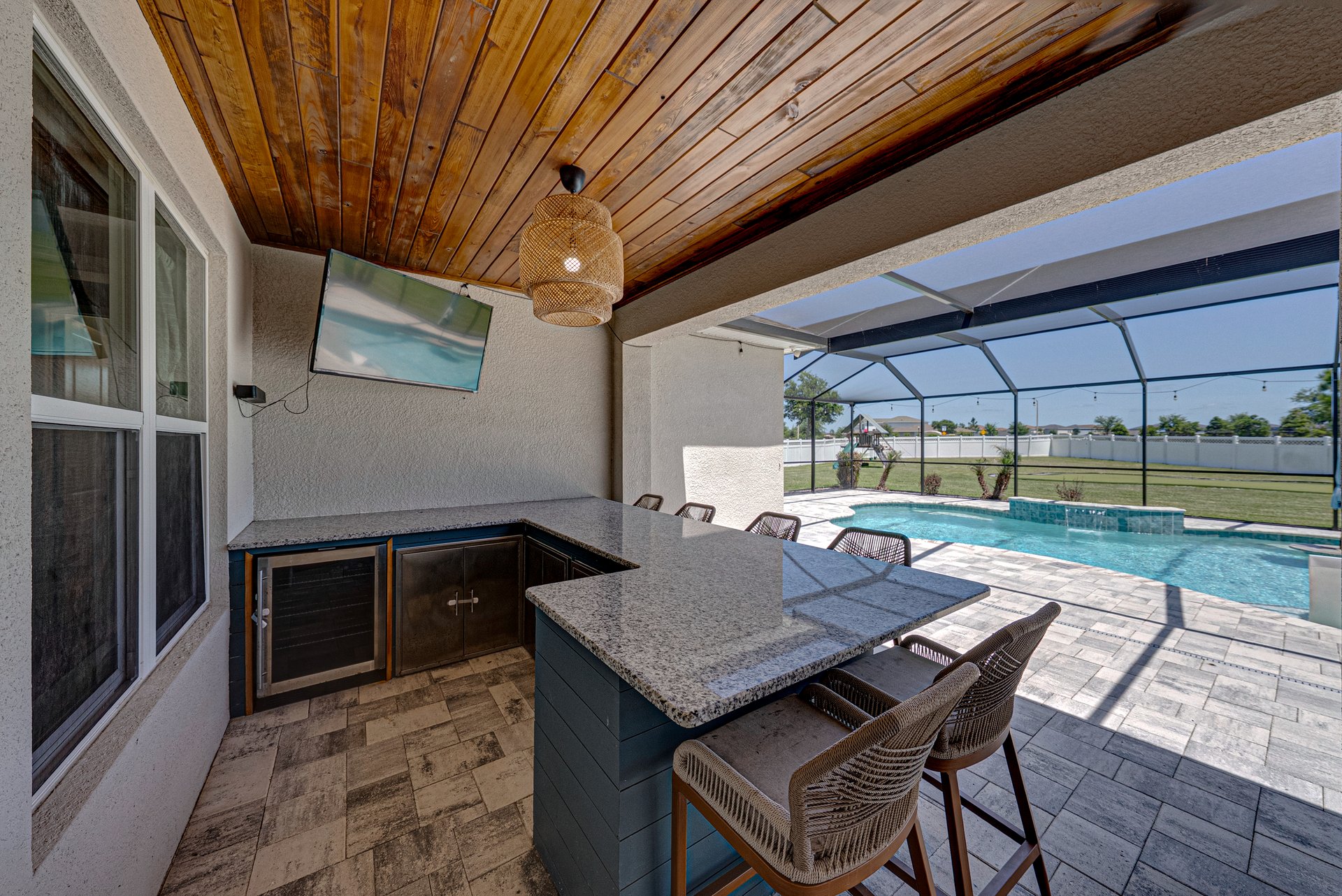6883 BRADBURY CIR
