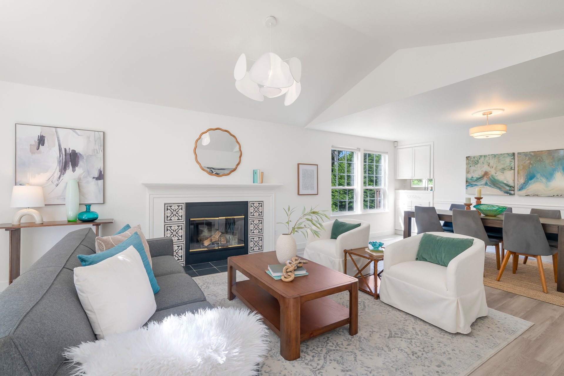 Expansive Lynnwood Living