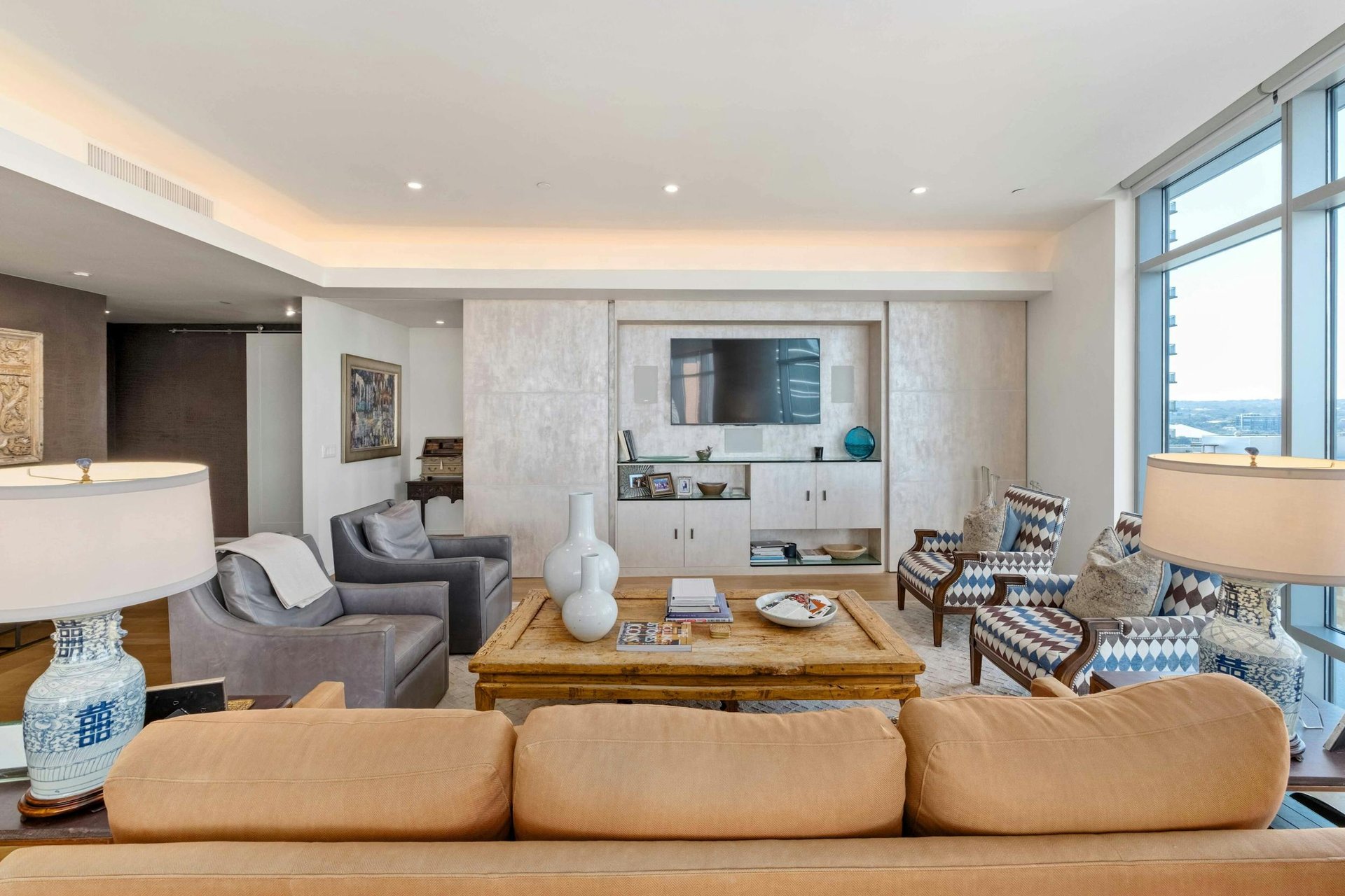 200 Congress Ave #11E