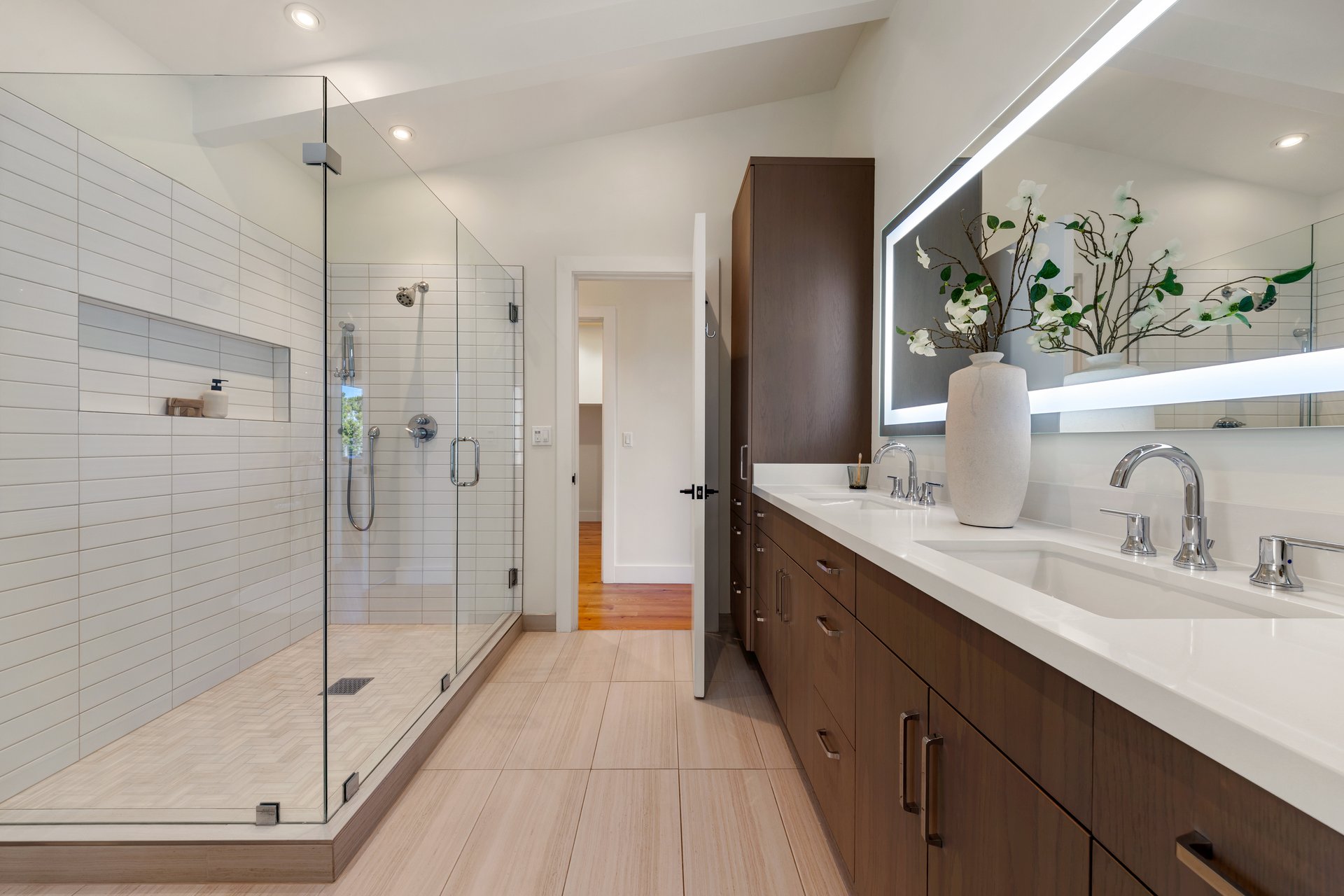 Contemporary Gem on Belvedere Island