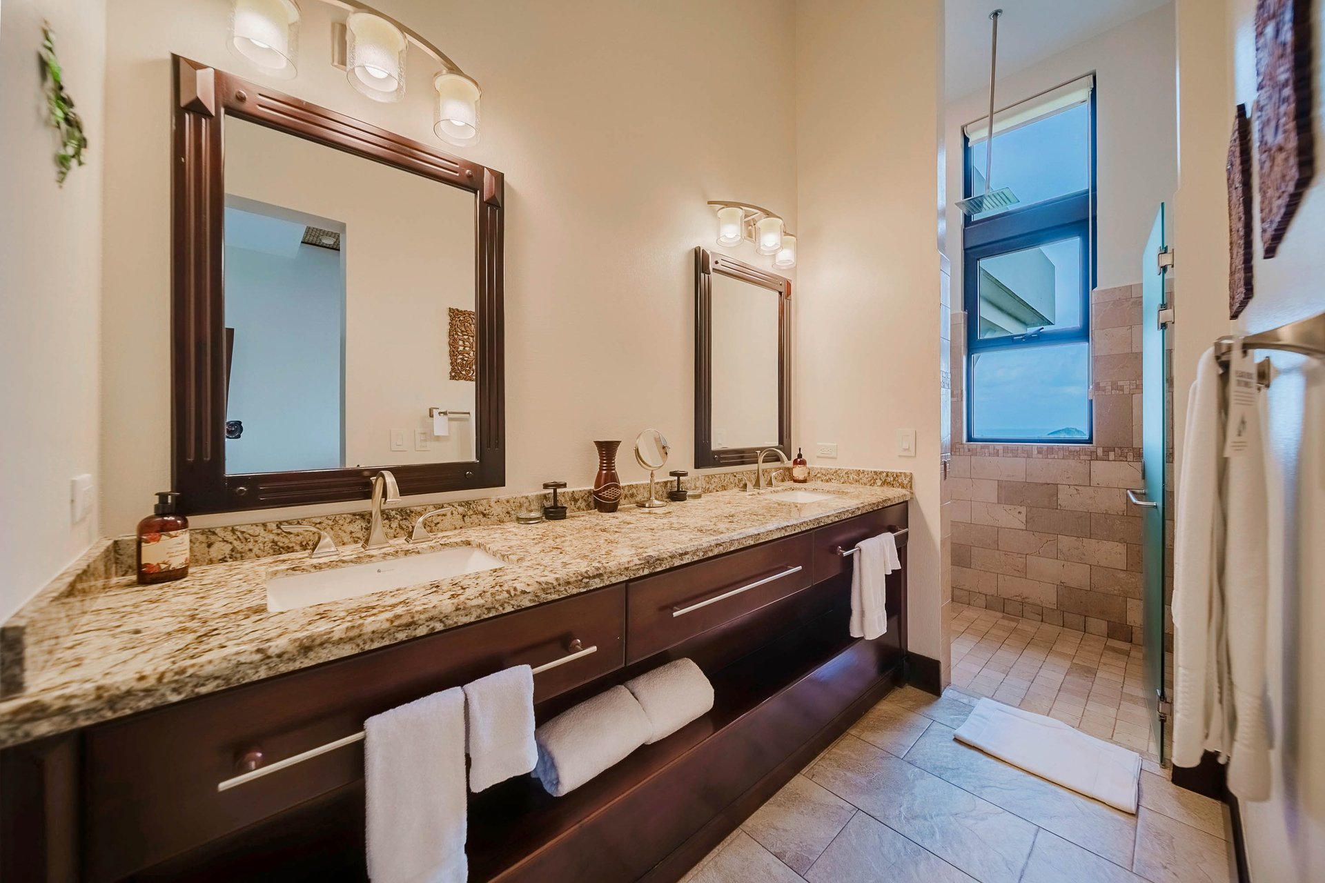 Walk to beach Vista Hermosa Estate Lucrative Contemporary Estate