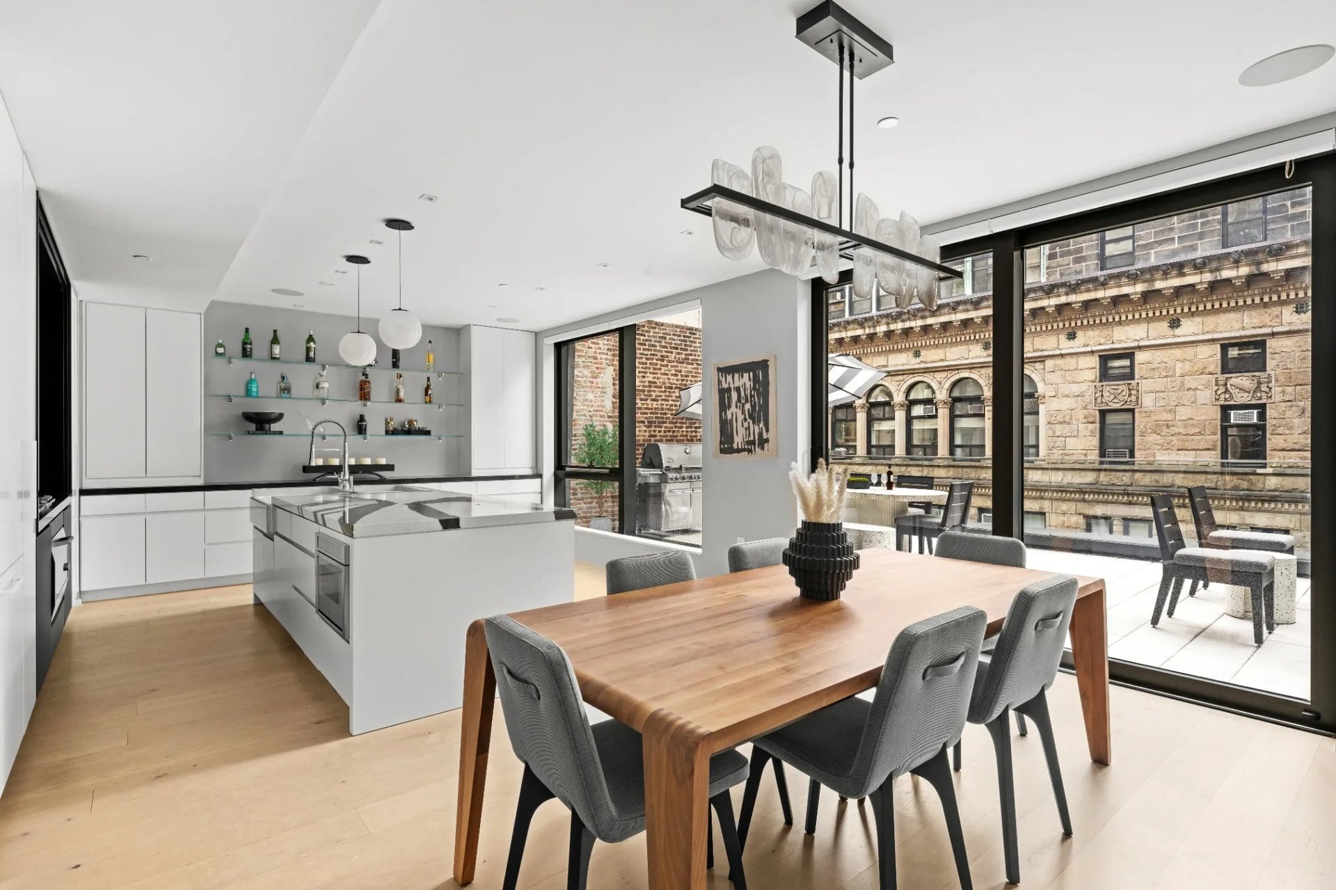 121 East 22nd St, #S901