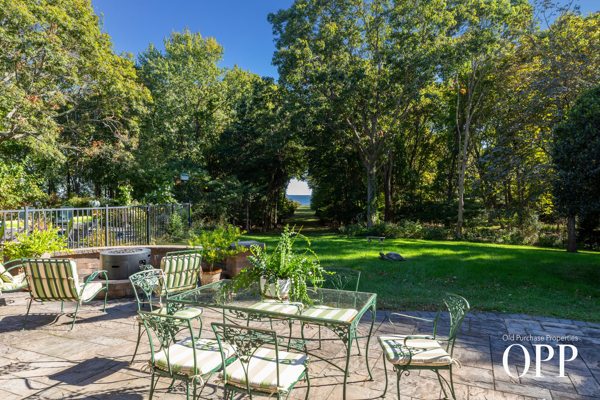Hollywood: A Waterfront Modernist Retreat on 3.5 Acres