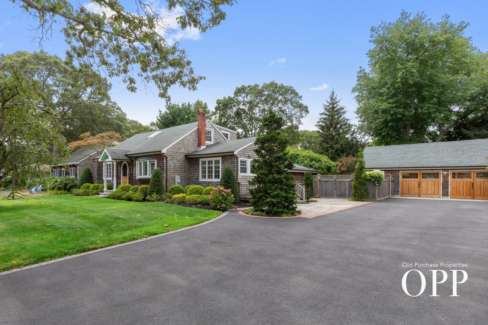 CEDAR-SHINGLED BEAUTY WITH POOL