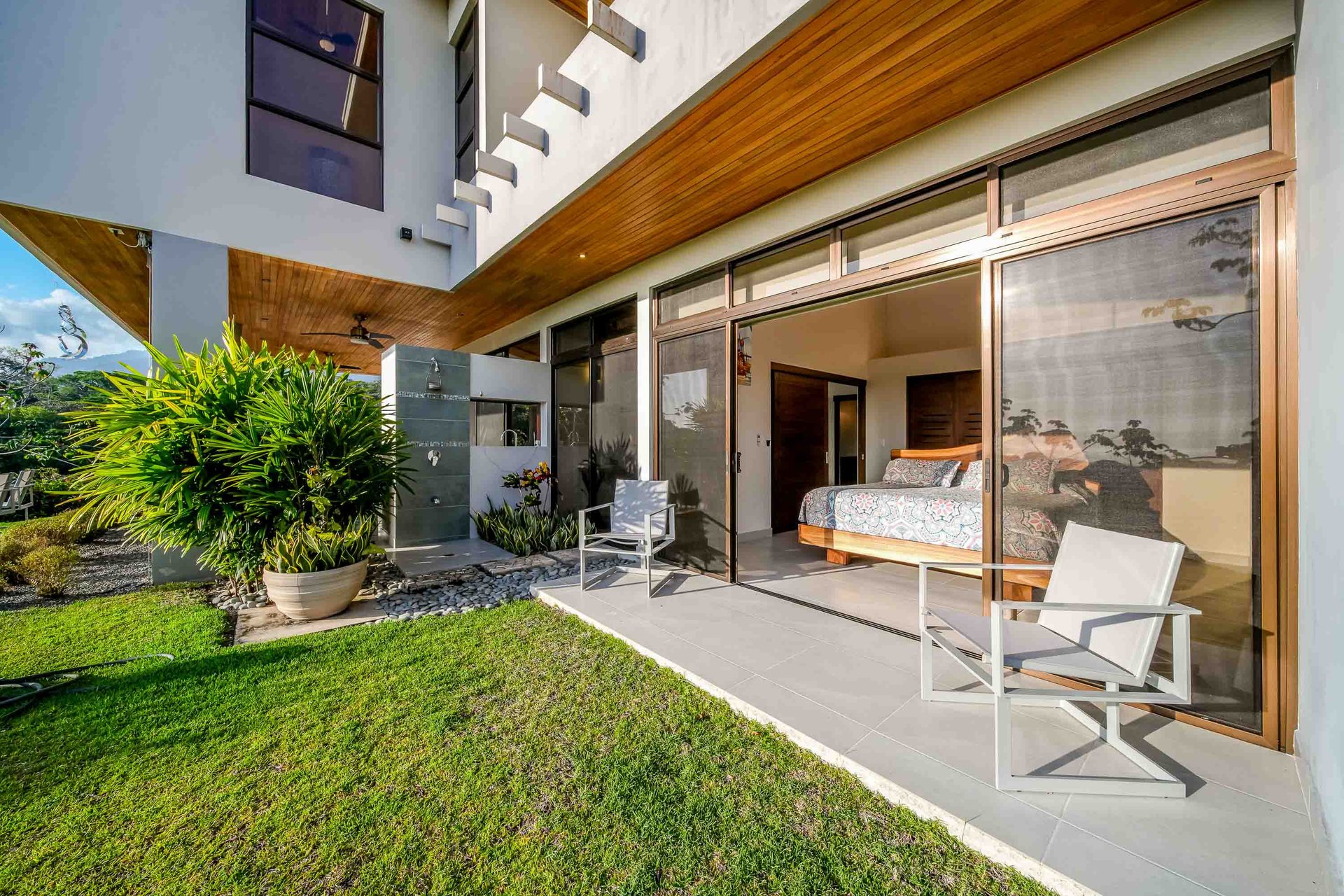 Guest House and Infinity Pool Ocean View Luxury Estate