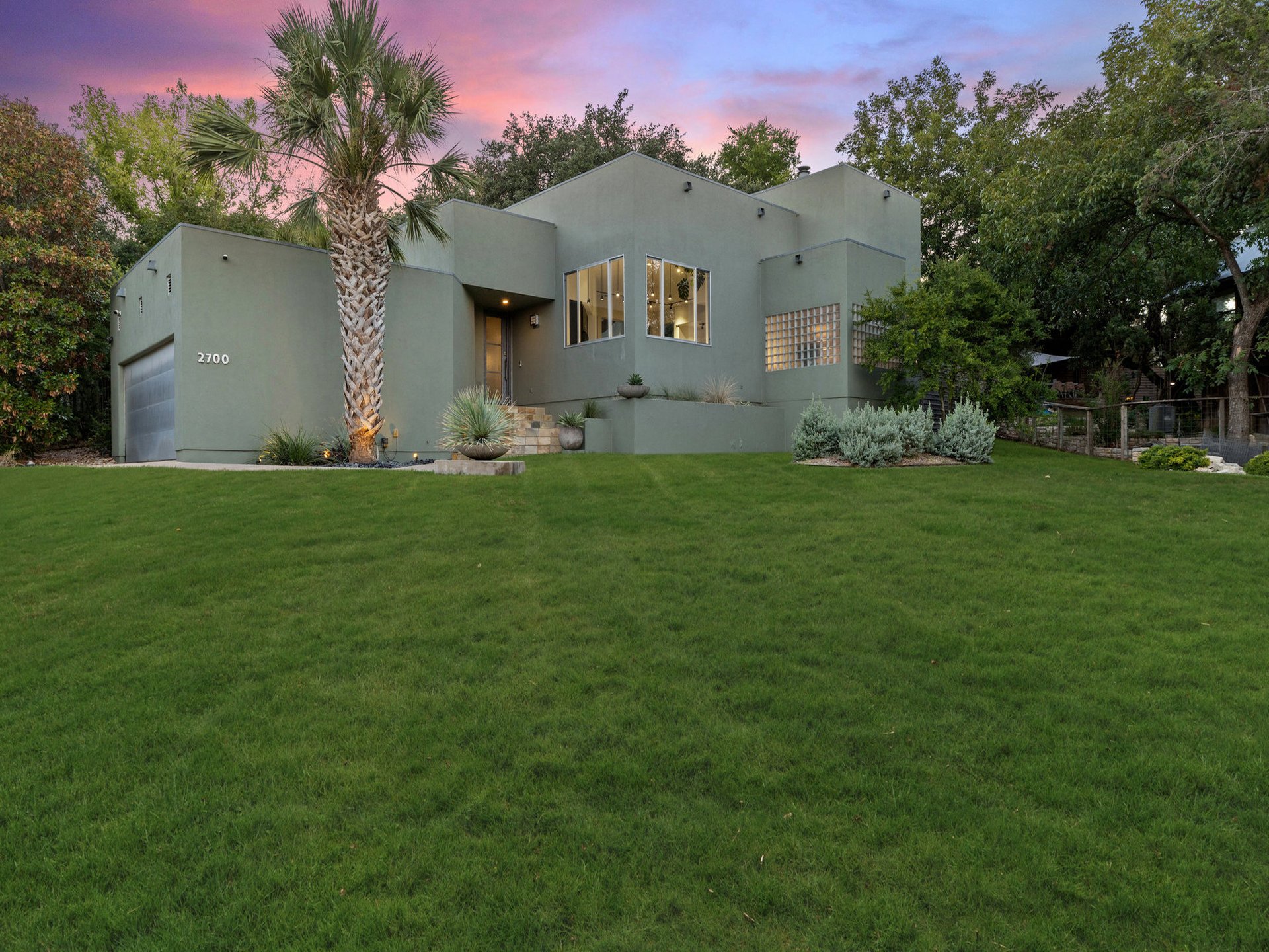 2700 De Soto DR