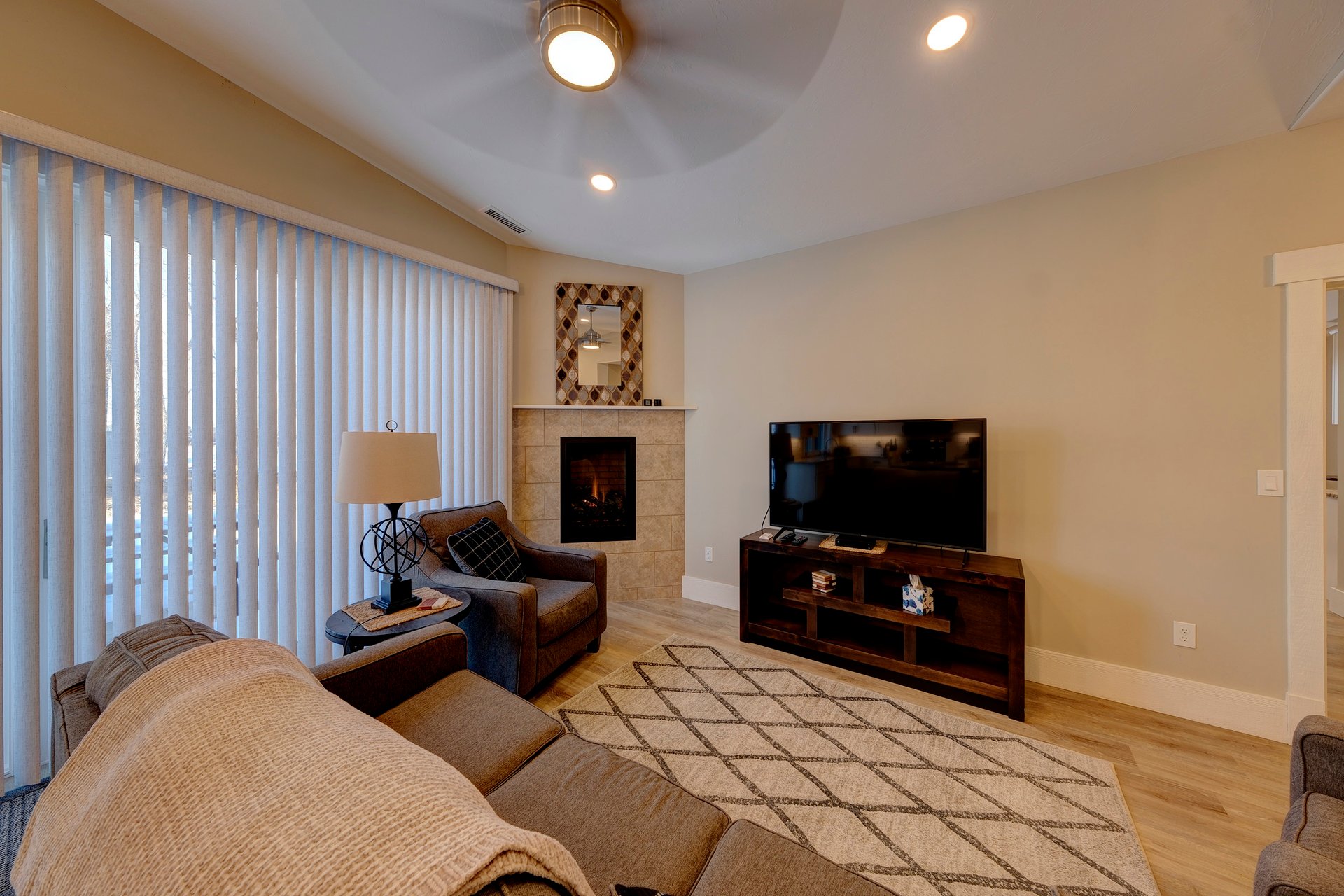 7 Creekside Ln