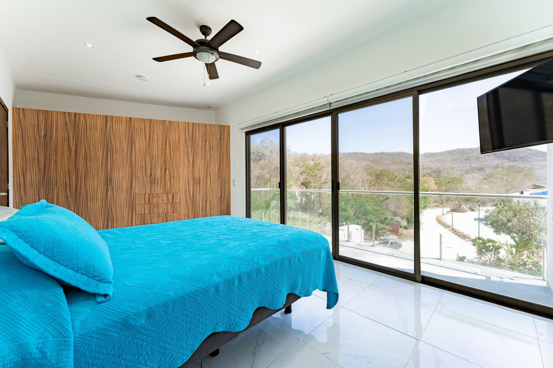 5 bedrooms, Single Family Homes, Villa de Caballos