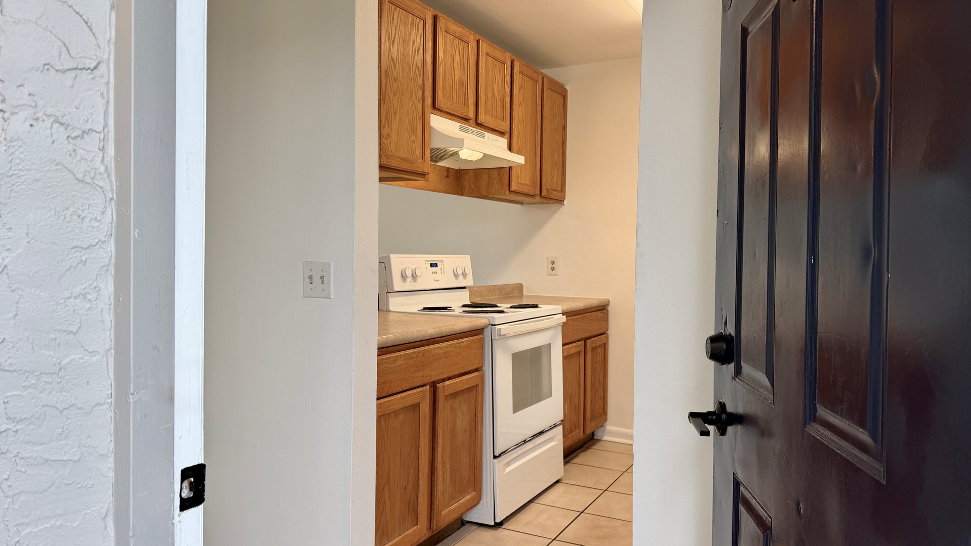 Spacious Ground-Floor Apartment for Lease in Winter Springs