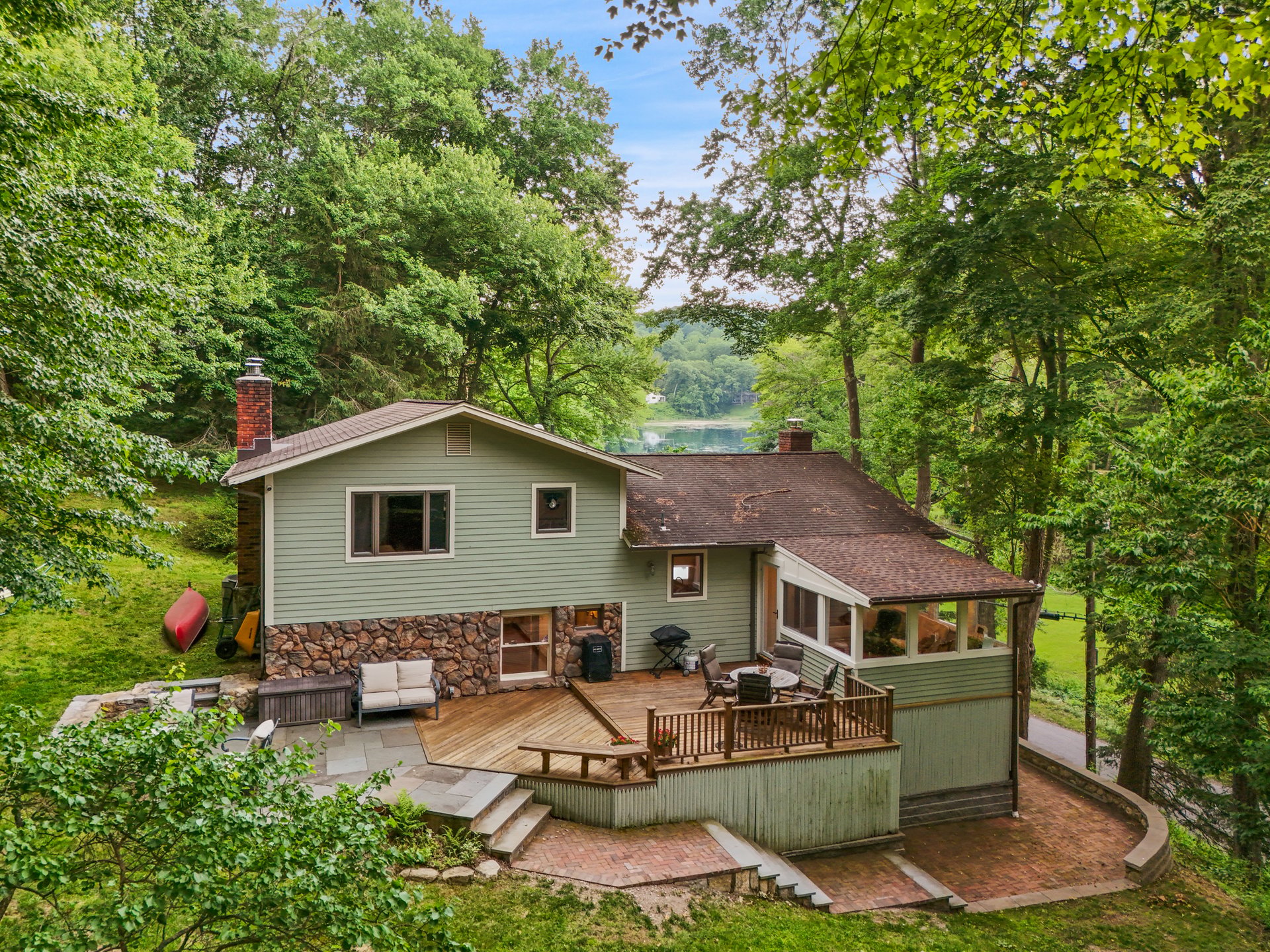 11 Upper Lakeshore Drive