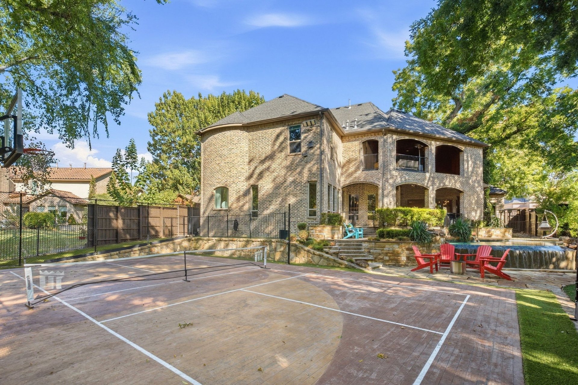 1700 Surrey Lane