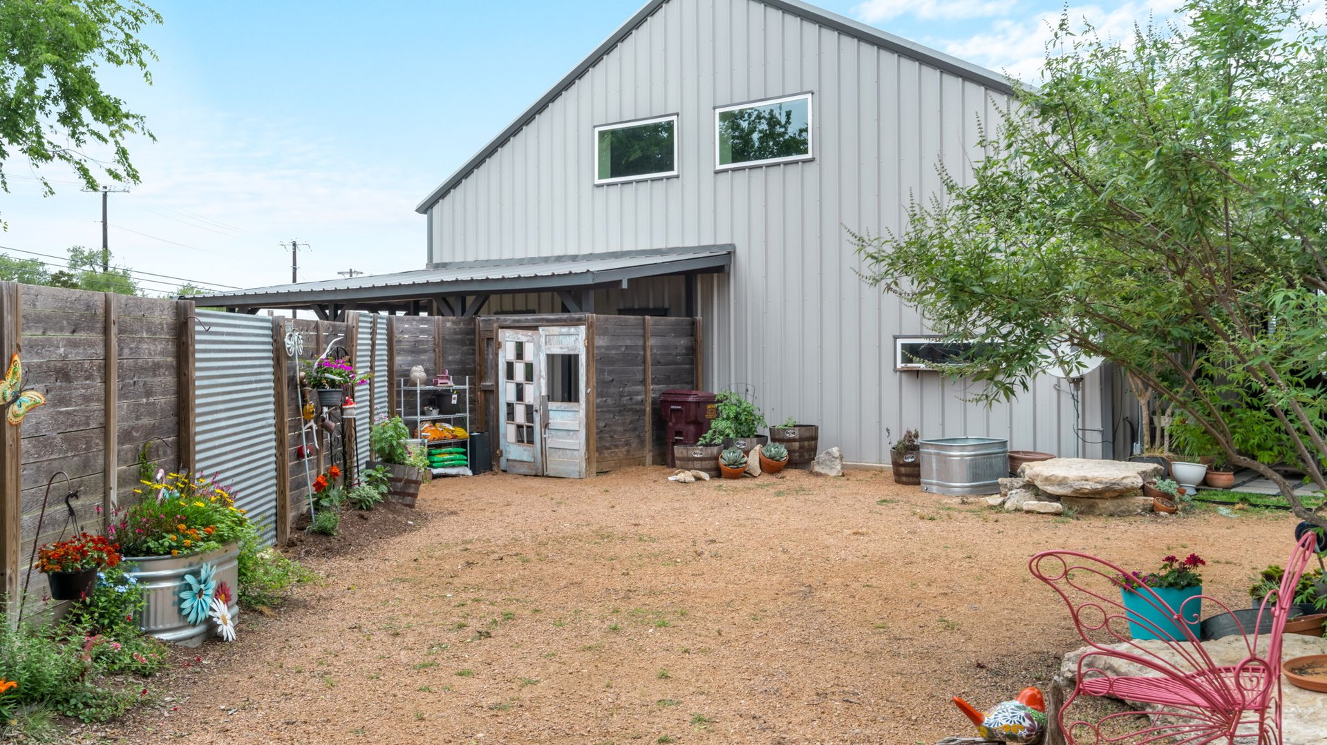 Unique Residential/Commercial Property - 180 Henly LOOP