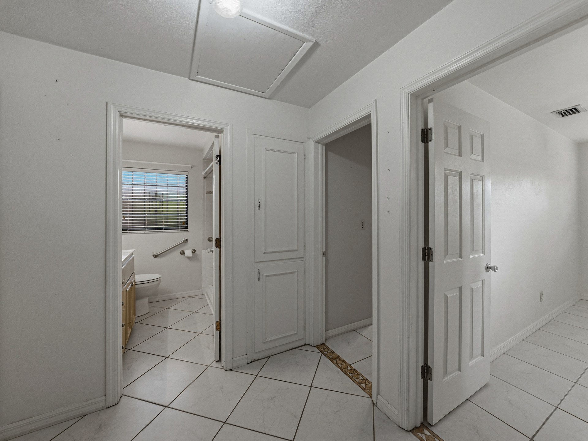 2702 AUBURN AVE W