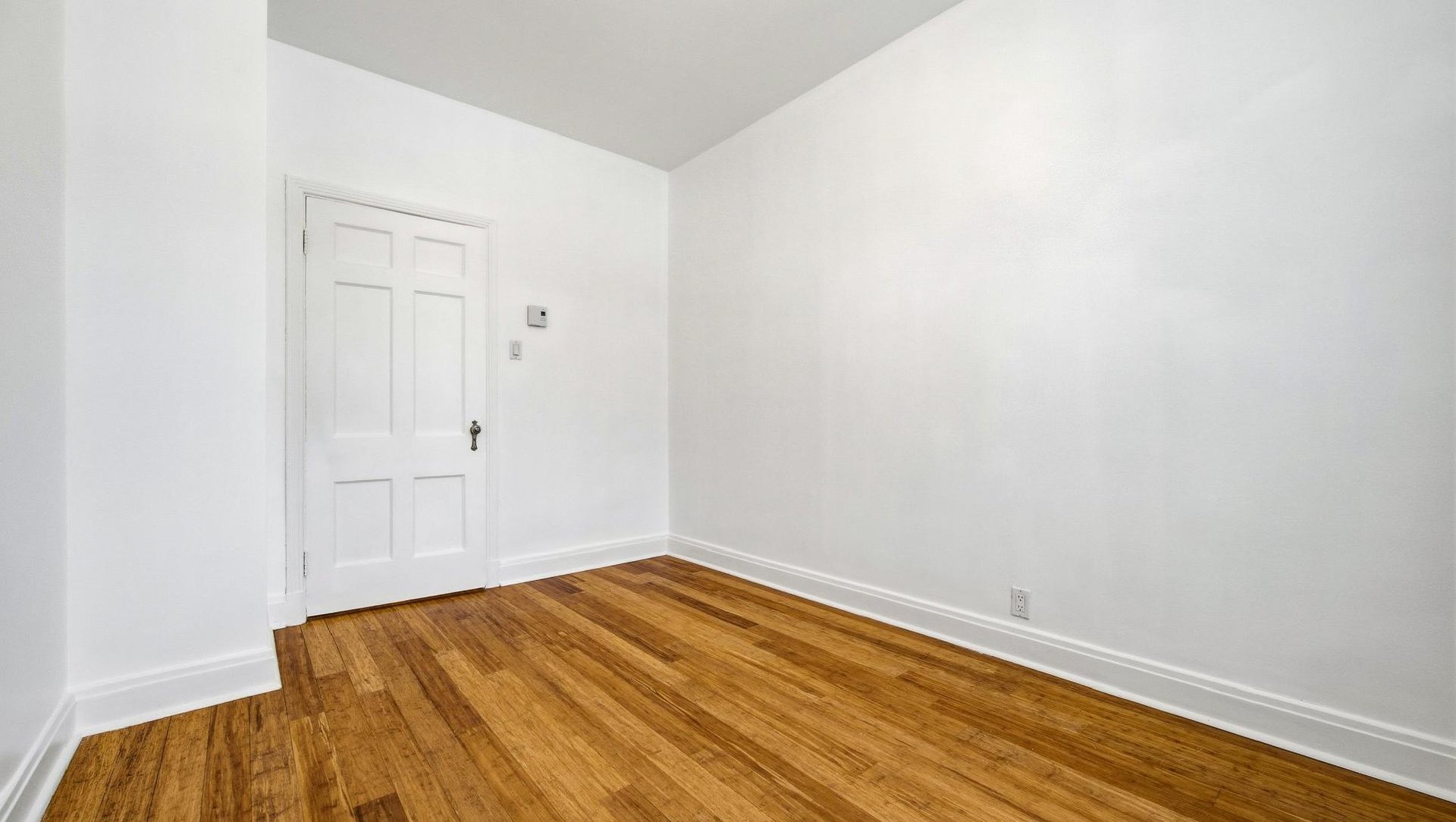 At the edge of Westmount | Corner unit with a view of Mount Royal