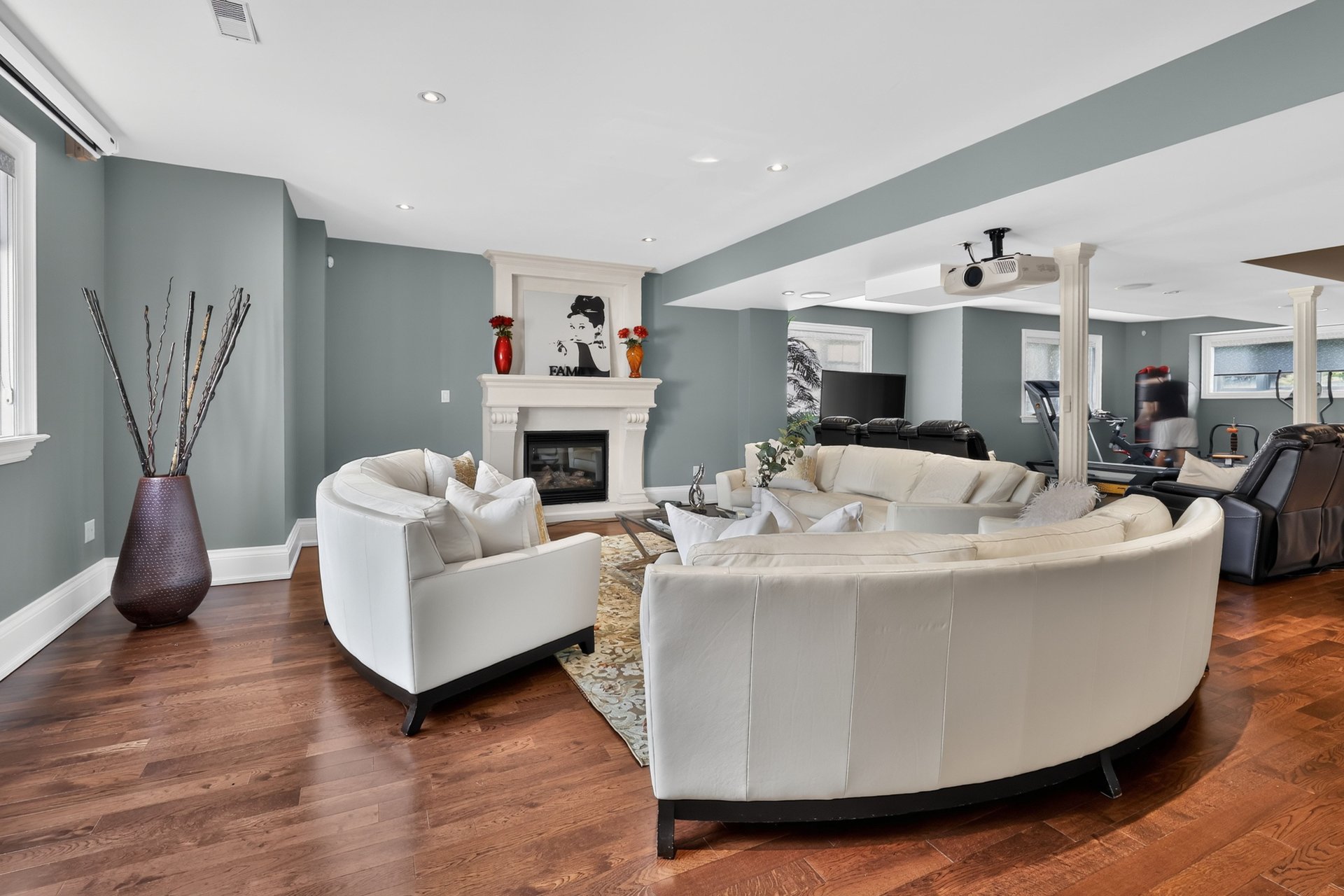 2513 Sharon Cres