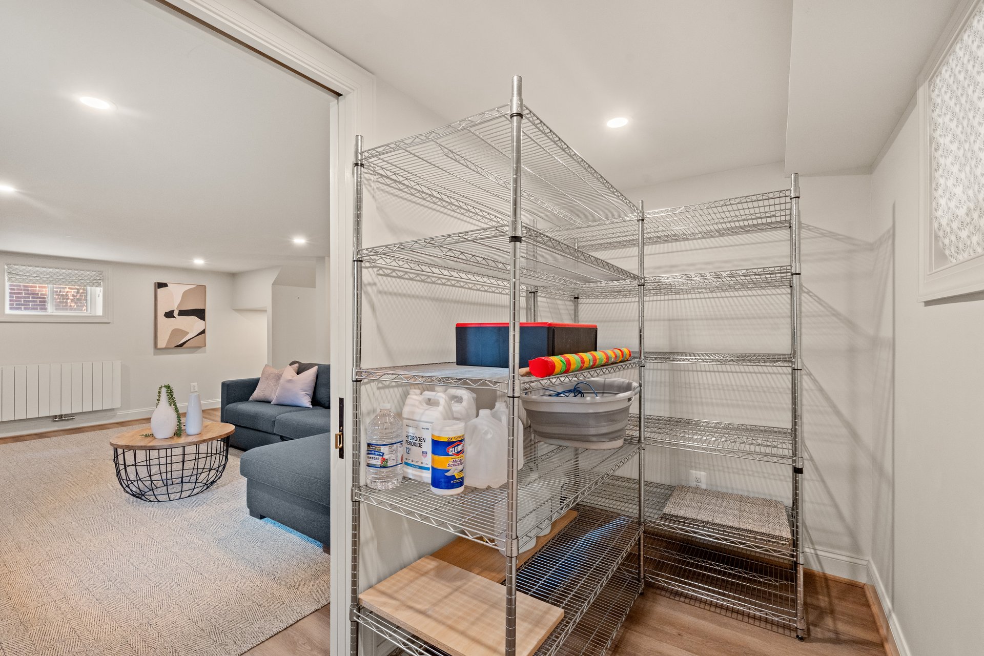 21 W Oak Street