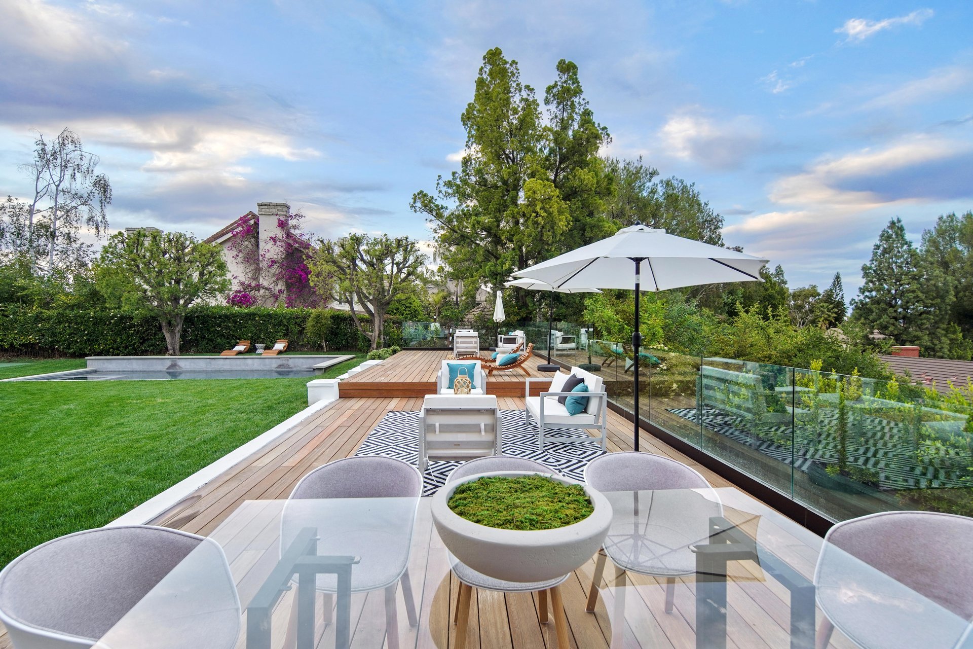 4050 Clarinda Dr, Tarzana
