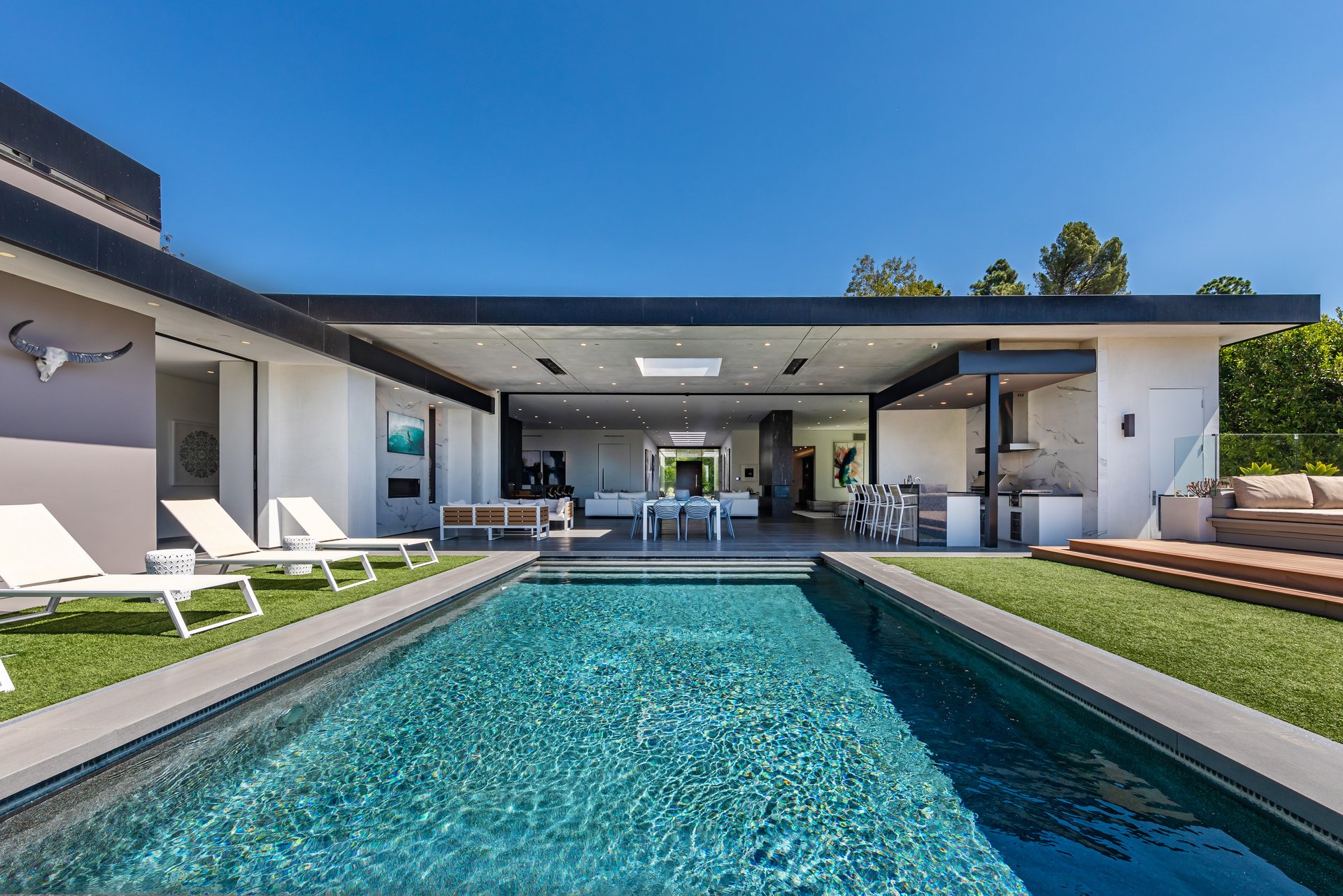 2002 LOMA VISTA DR