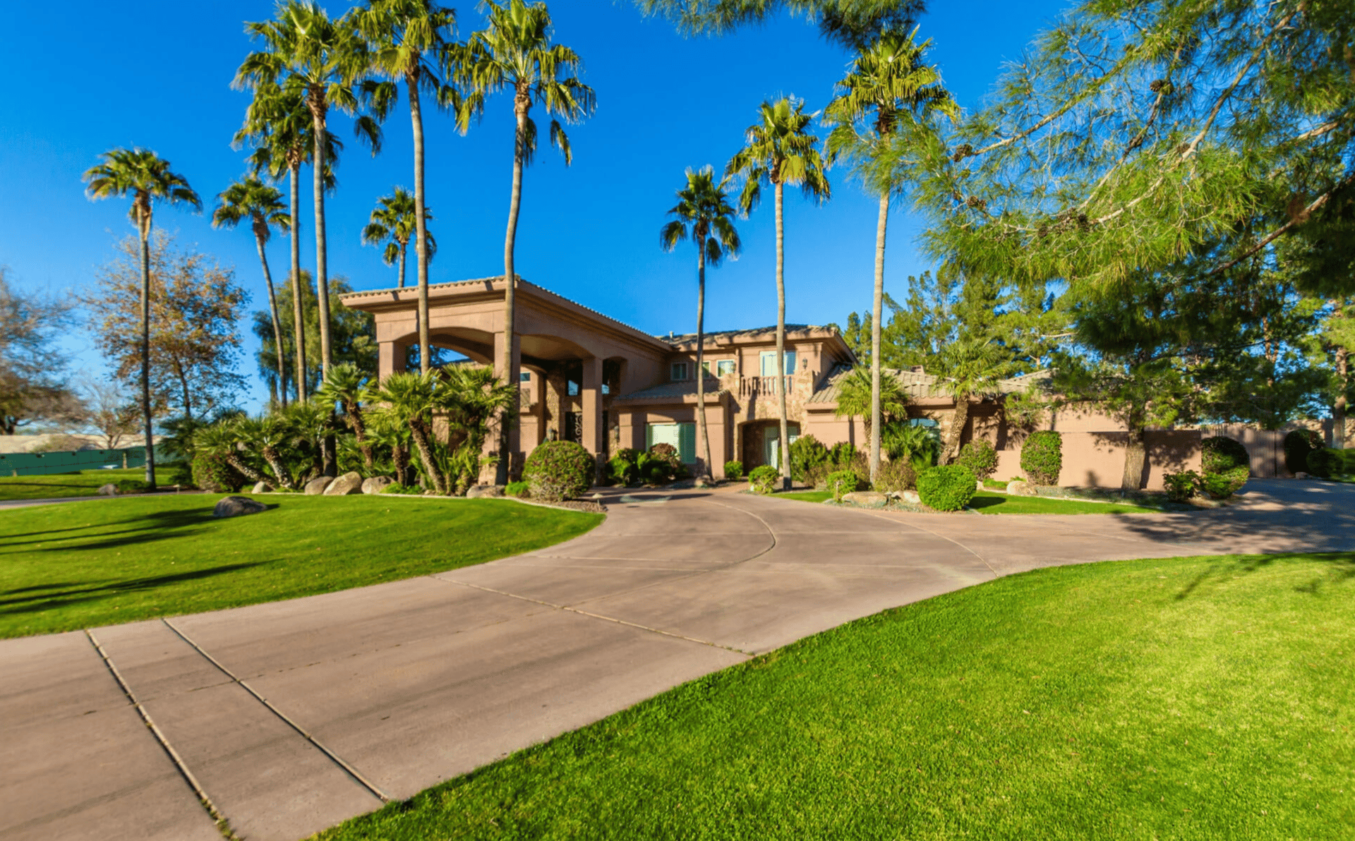 23 E Oakwood Hills Drive - "Builder's Home"