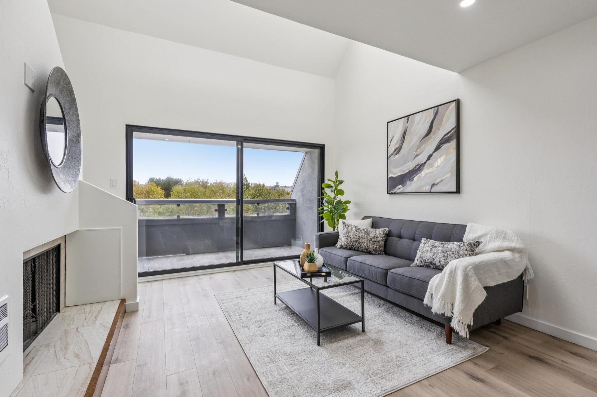 7 Embarcadero West #207