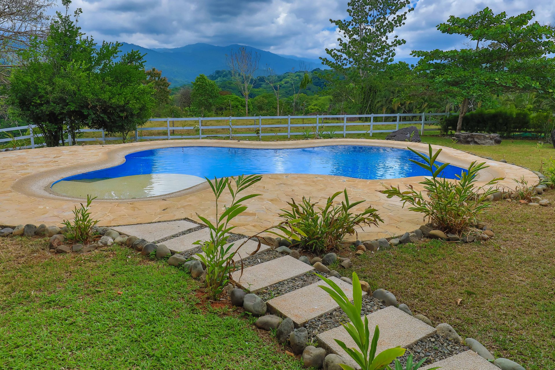 Hacienda-Style Retreat For Sale in Naranjito