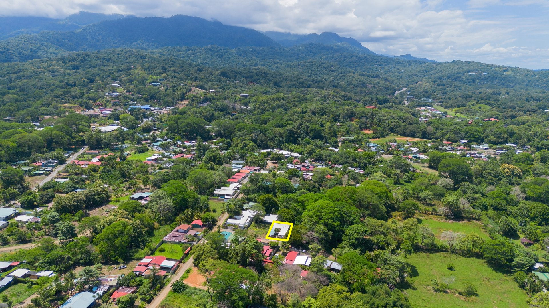 3 Bedroom Stylish Oasis, Close to the Beach and the Uvita River!