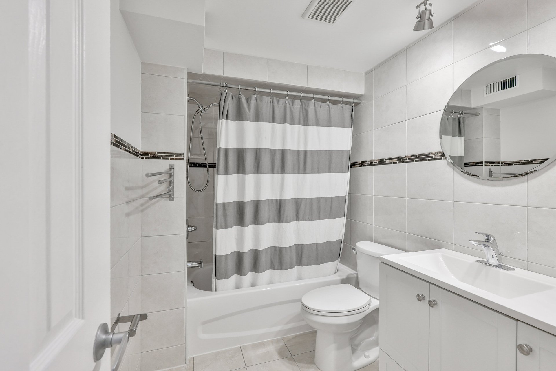 4050 Dunmow Cres