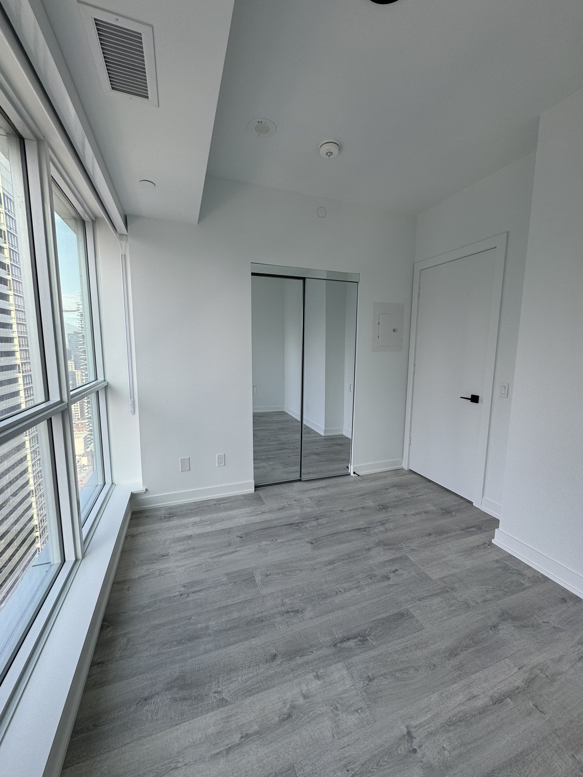 327 King Street W Unit: 3707