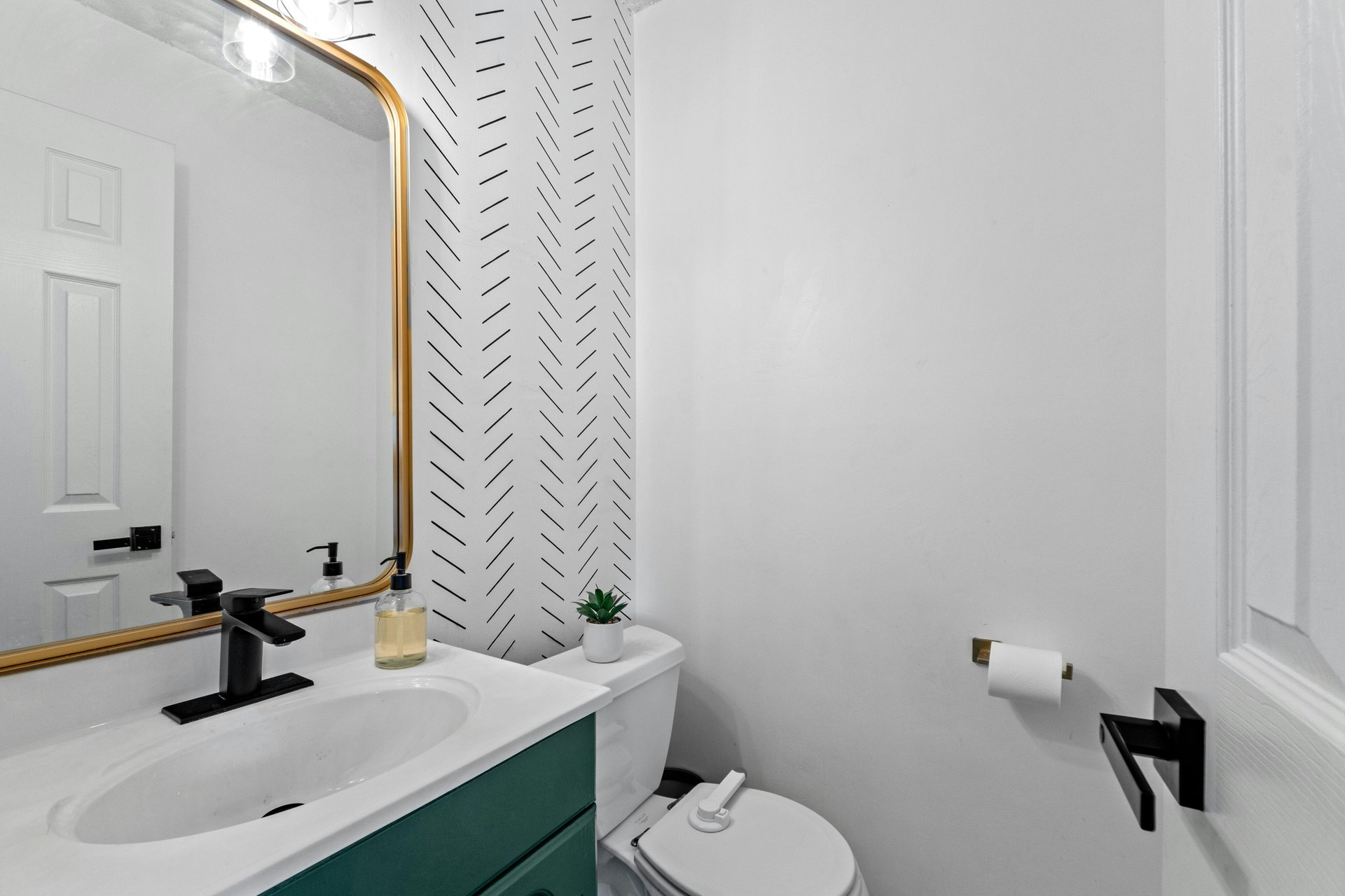 Enchanting Gracywoods Retreat with Pool, Multiple Living Spaces, and Near Domain & Q2 Stadium!