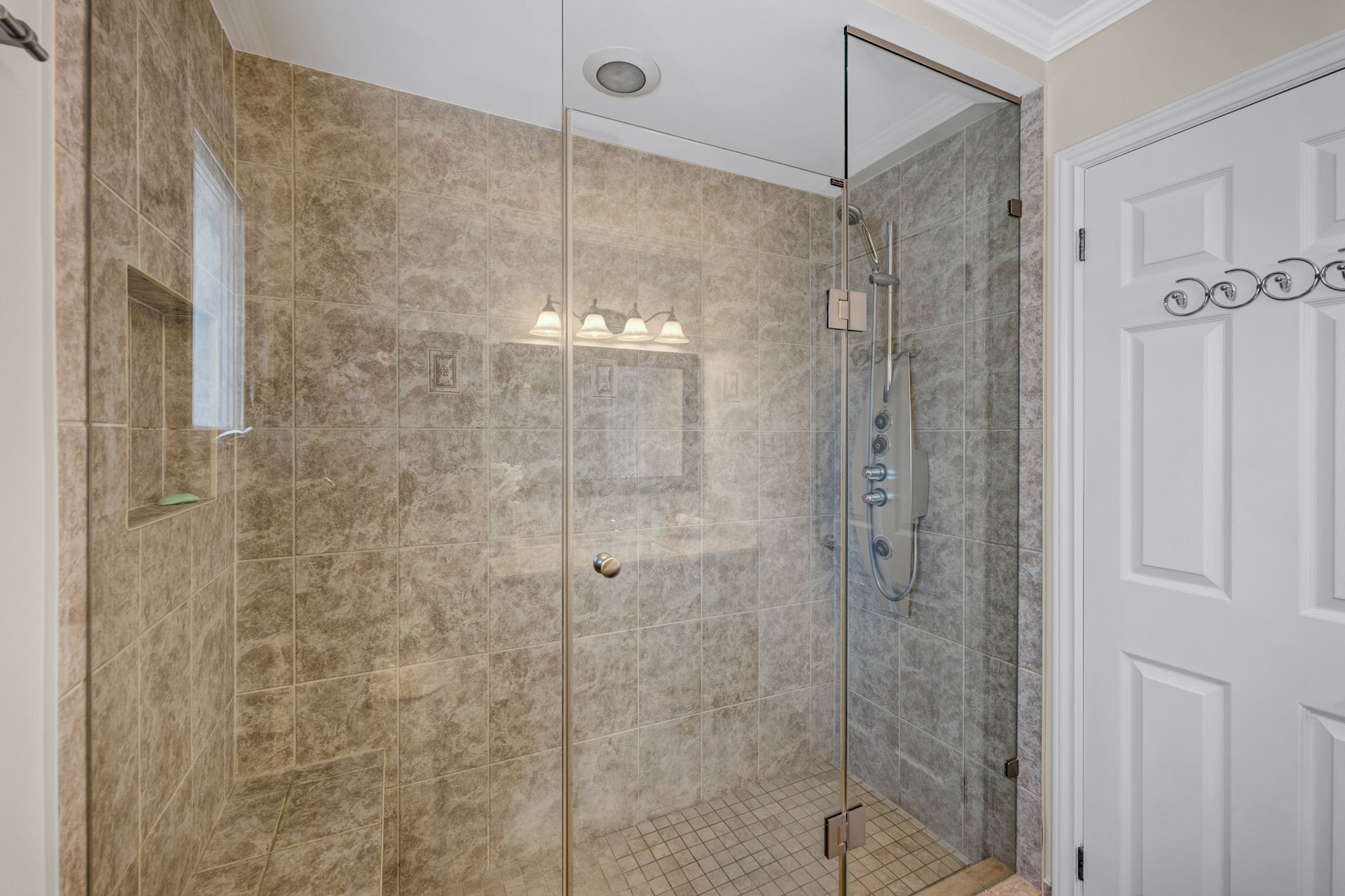 1053 Red Pine Cres