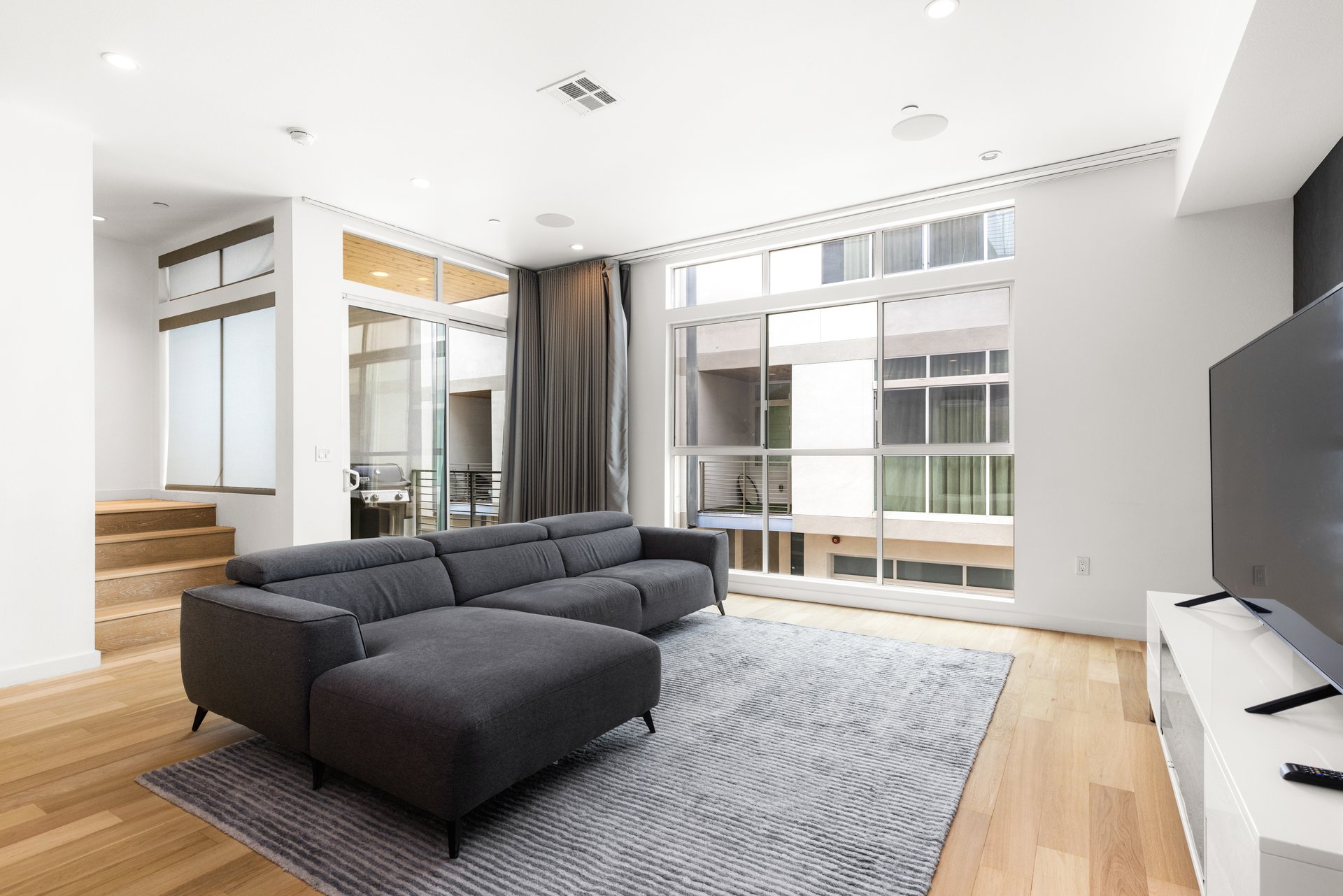 Hepburn Ave, 90038