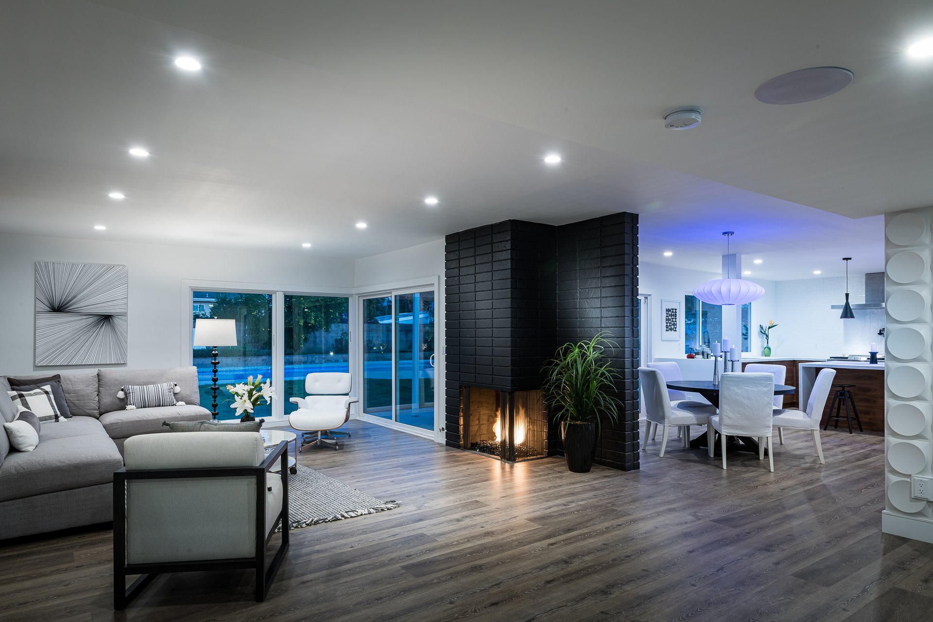 Mid-Century Smart Home in Woodland Hills