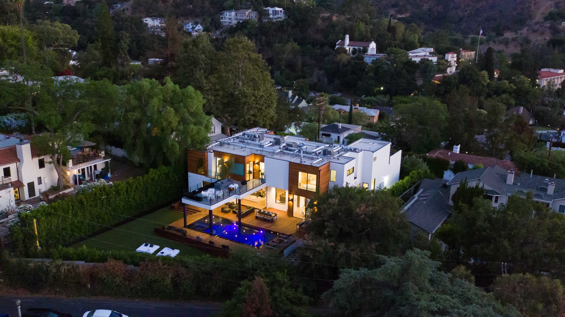 3958 Sunswept Dr