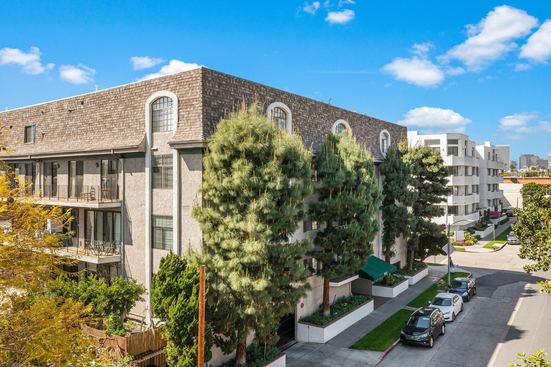 8712 Gregory Way #403, Pico-Robertson