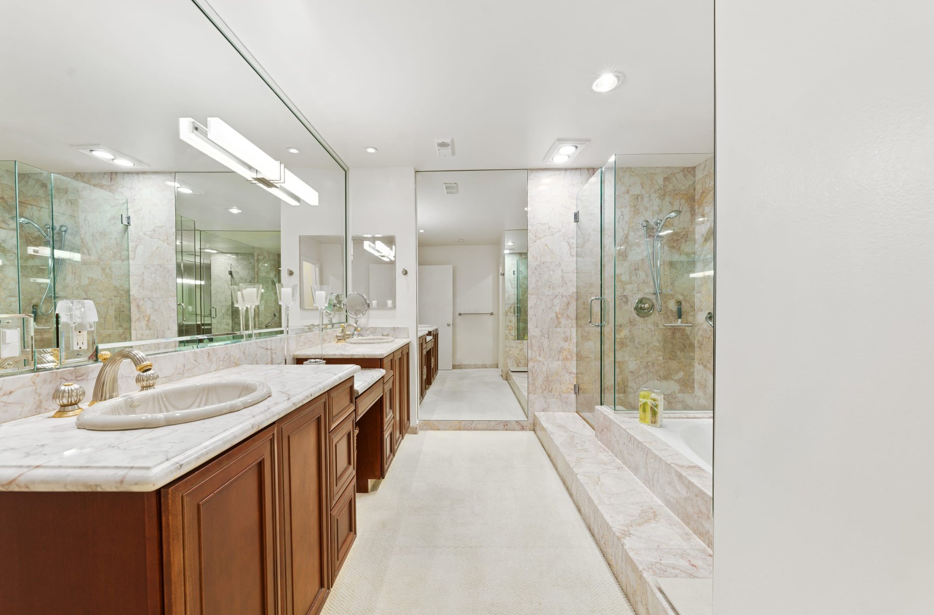 1520 S Beverly Glen Blvd #301, Westwood