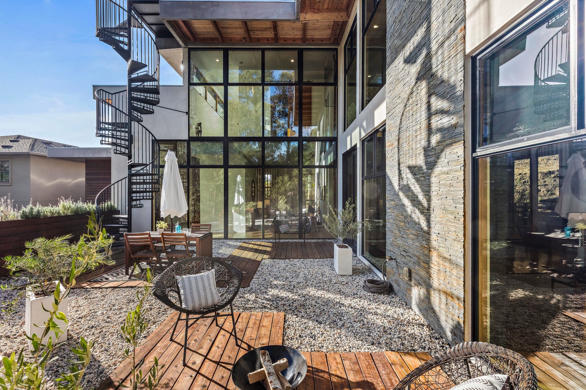  Mid-Century Modern Home in Oakland Hills