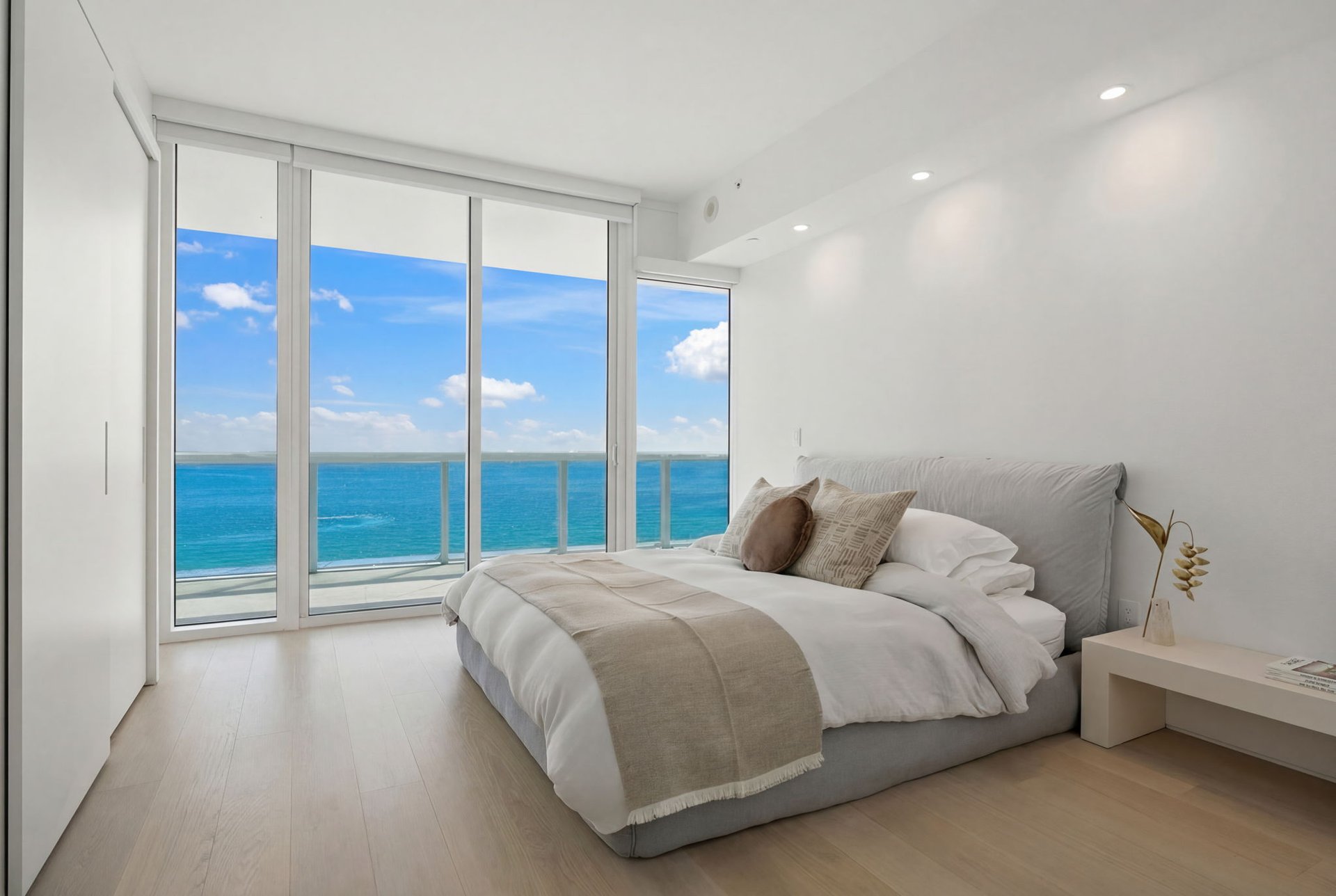 100 S Pointe Drive, Residence 1906/07