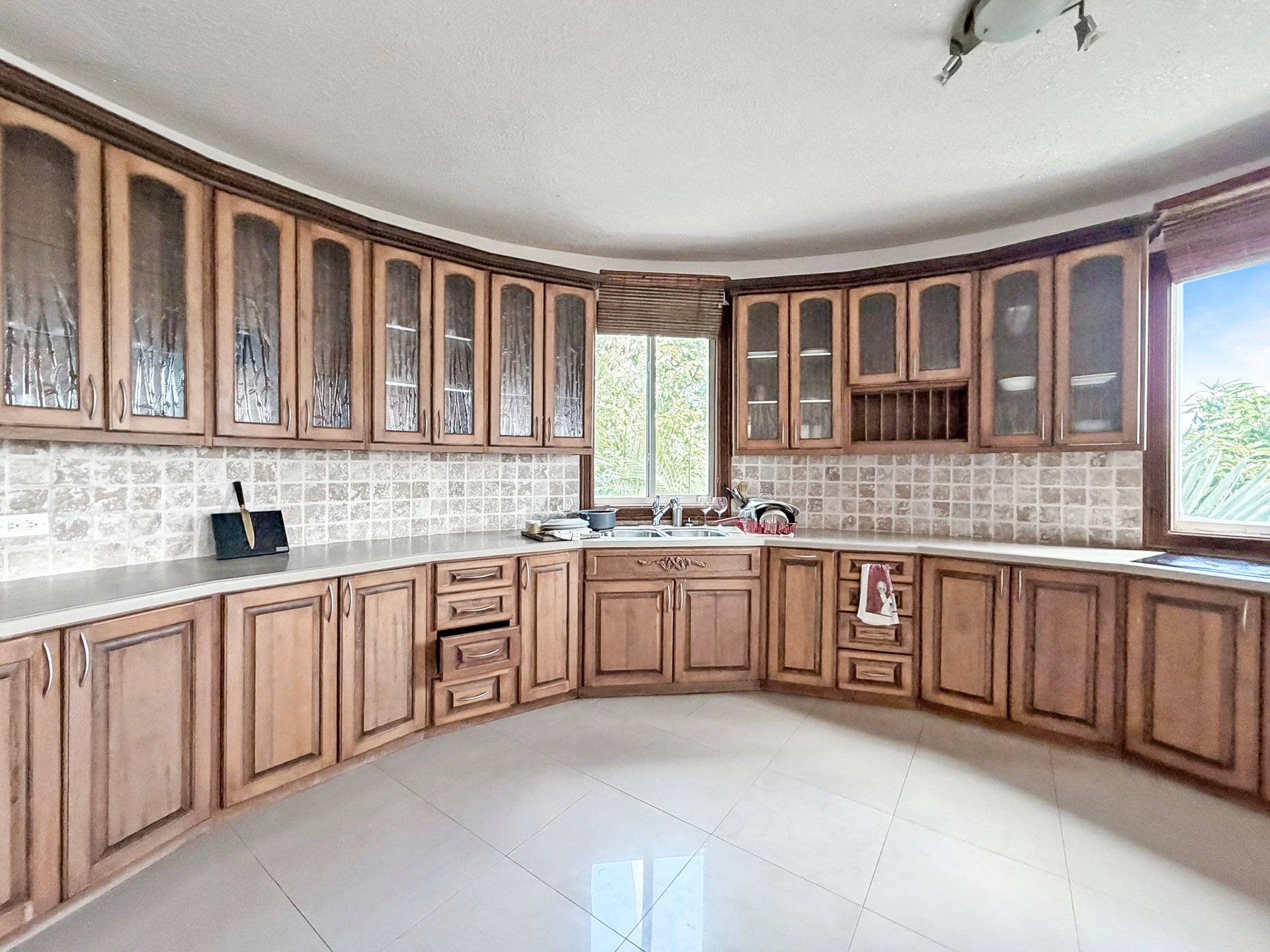565 Parham Town 7 Bedroom Villa