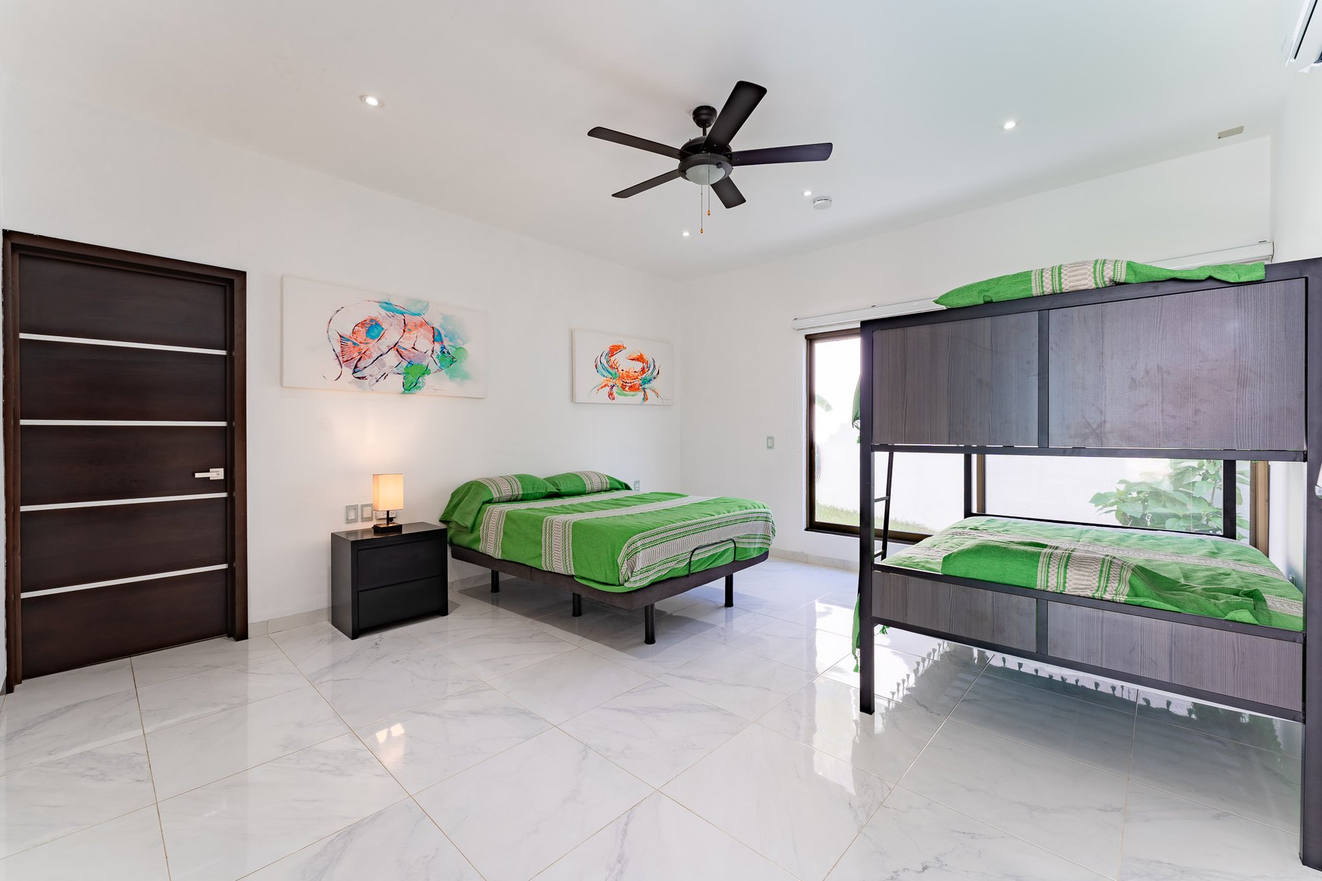 5 bedrooms, Single Family Homes, Villa de Caballos