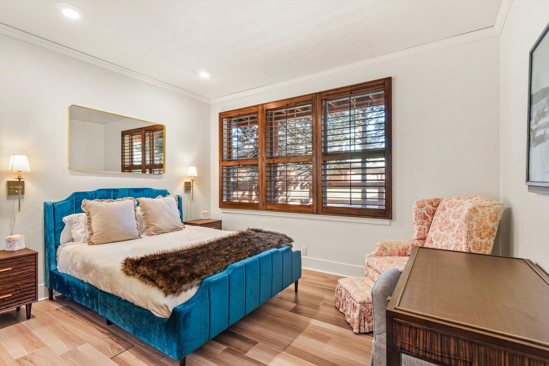 Bright and Stylish Townhome in the Heart of Willits