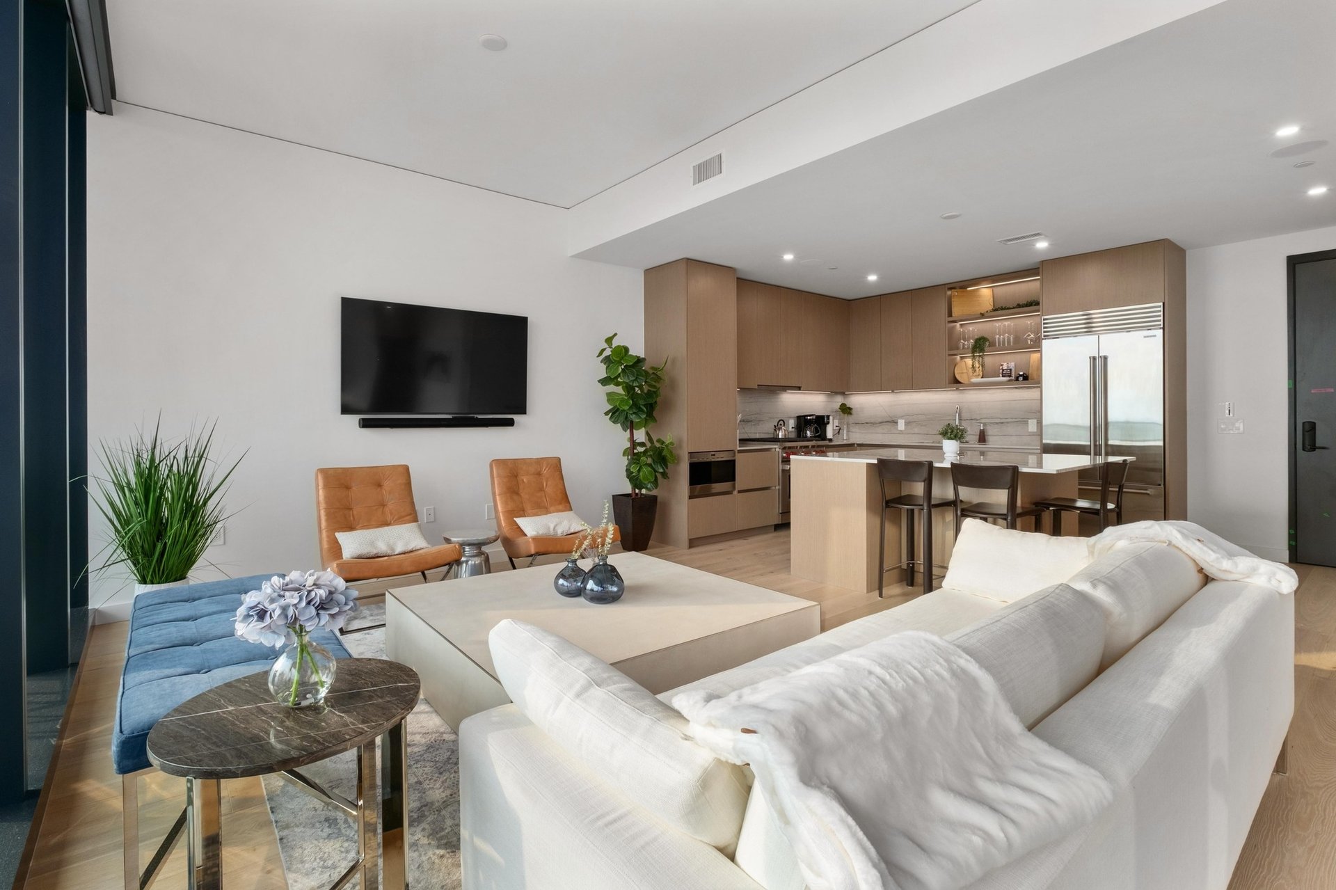 610 Davis Street #3902