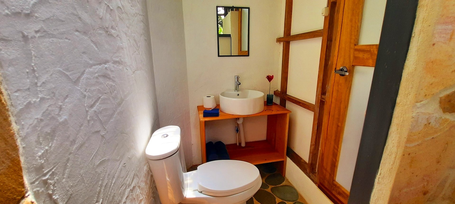 CASCADA ELYSIANA – ECO-RETREAT WITH HUGE WATERFALL