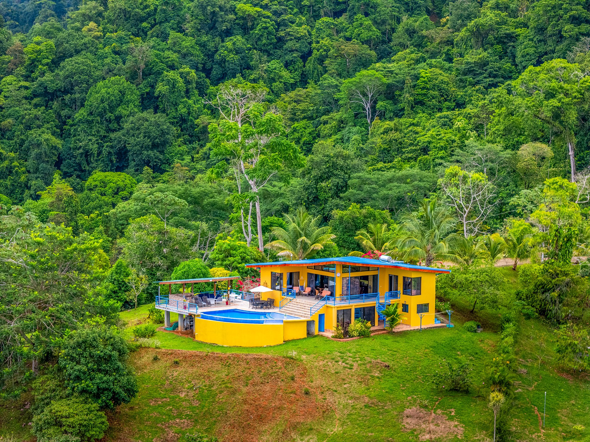 Luxury 4-Bed Villa with Ocean Views & Infinity Pool in Ojochal