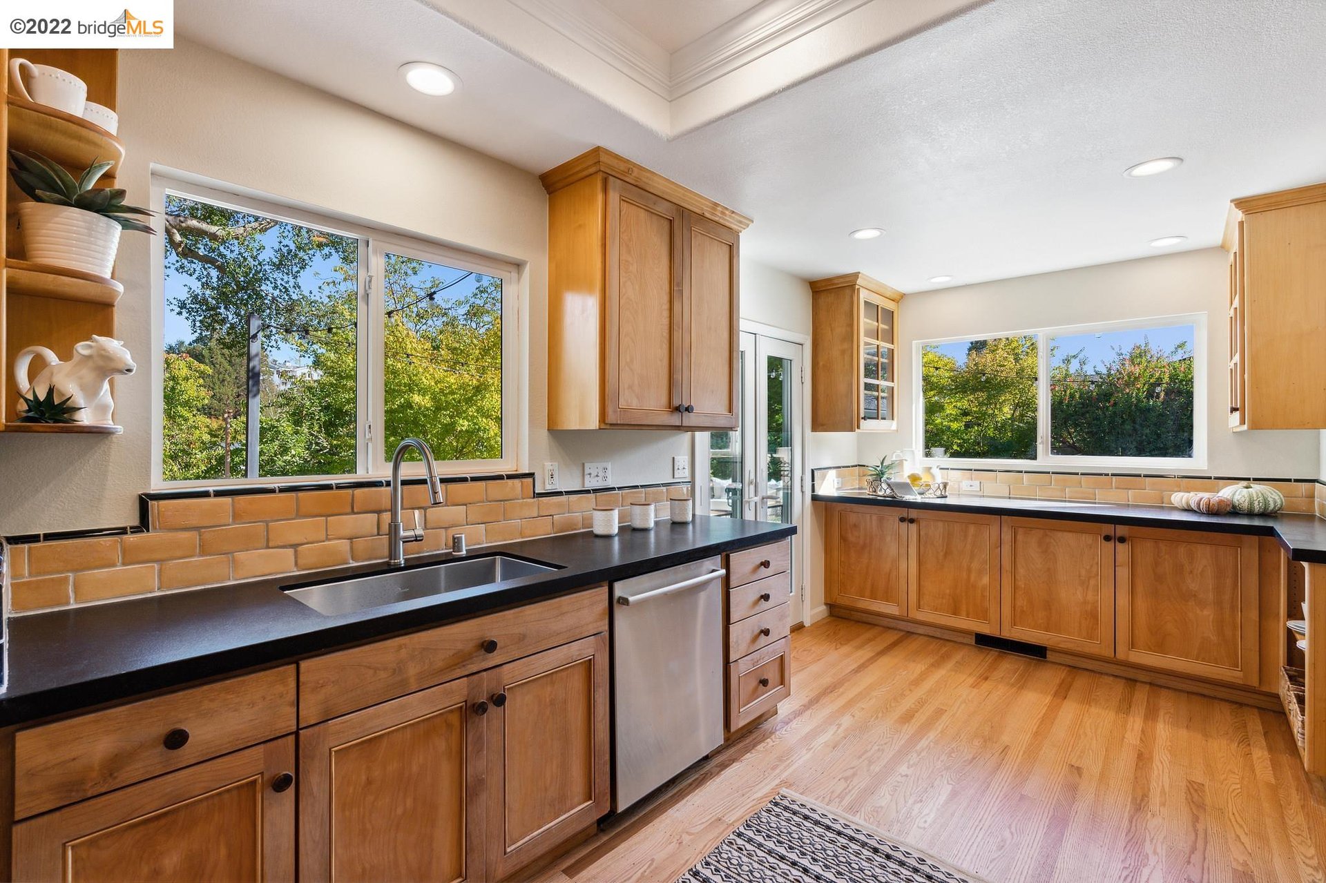 10 Woodside Dr