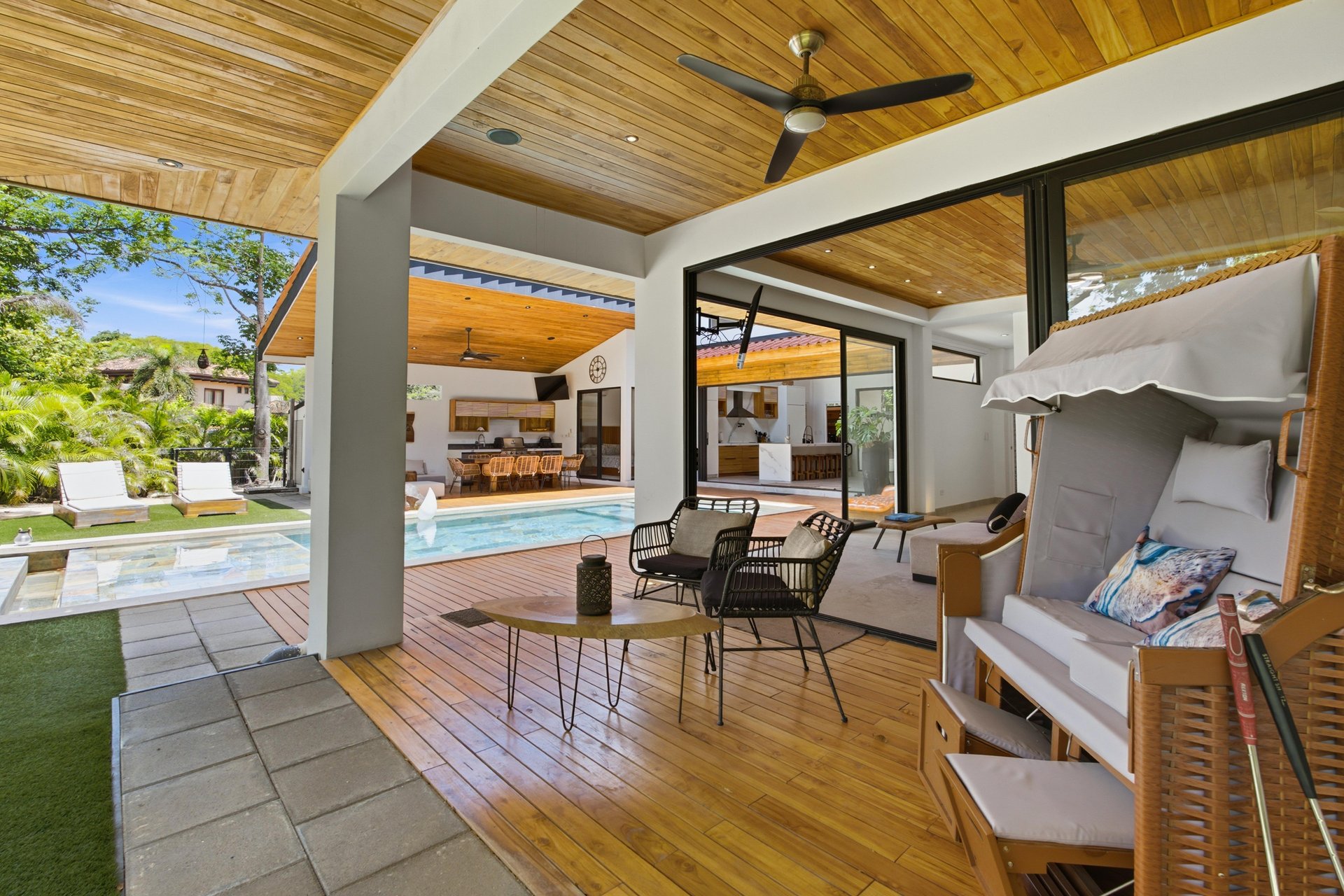 Casa La Ola Perfecta | Luxury 5-Bedroom Home with Pool Near the Beach in Hacienda Pinilla