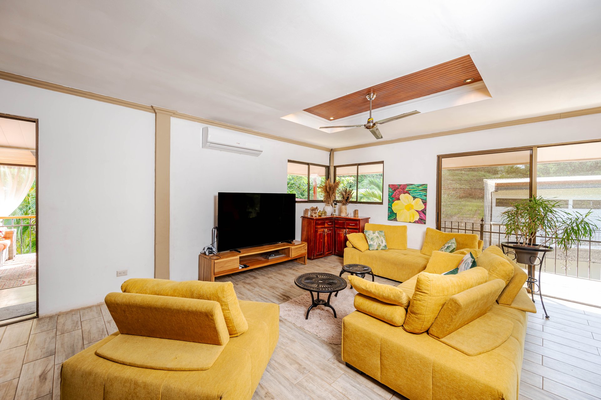 Cornett Retreat | Multi-Unit Colonial Compound 10 Mins to Playa Grande