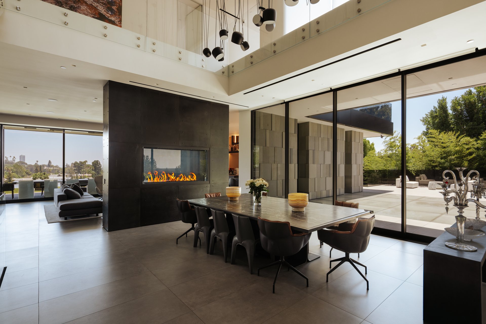 1140 Summit Dr, Beverly Hills