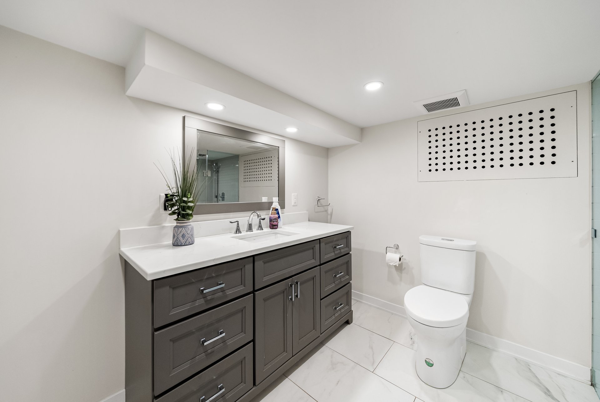 1141 Lakeshore Rd W